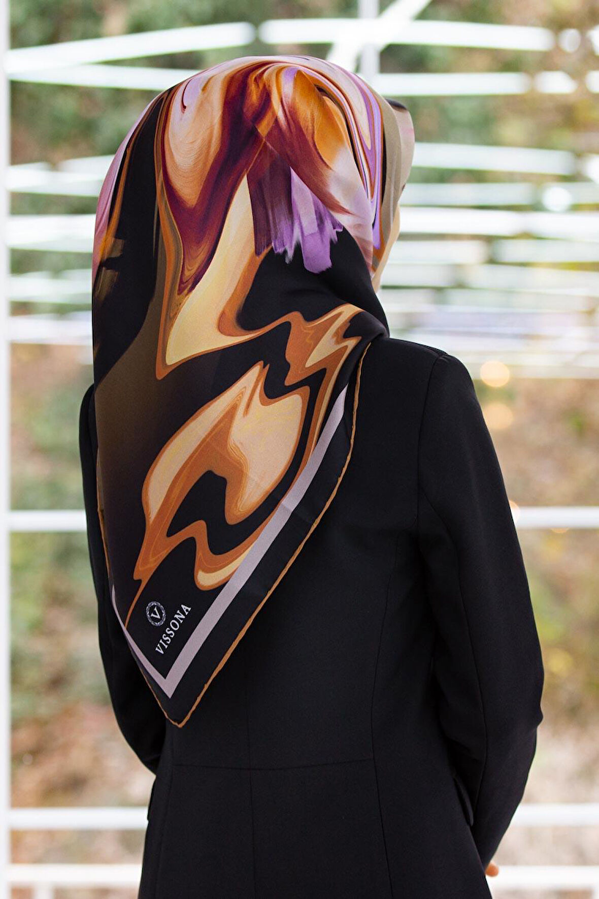 %100 Twill İpek Batik Desenli Pudra - Bakır Renkli 90x90 Eşarp Dikim Şekli : El Dikişi