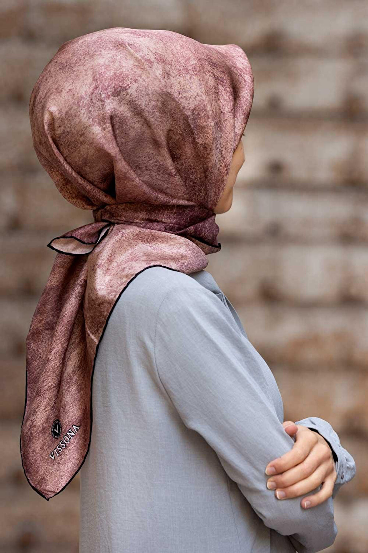 %100 Twill İpek Doku Desenli Pudra Renkli 90x90 Eşarp Dikim Şekli : El Dikişi