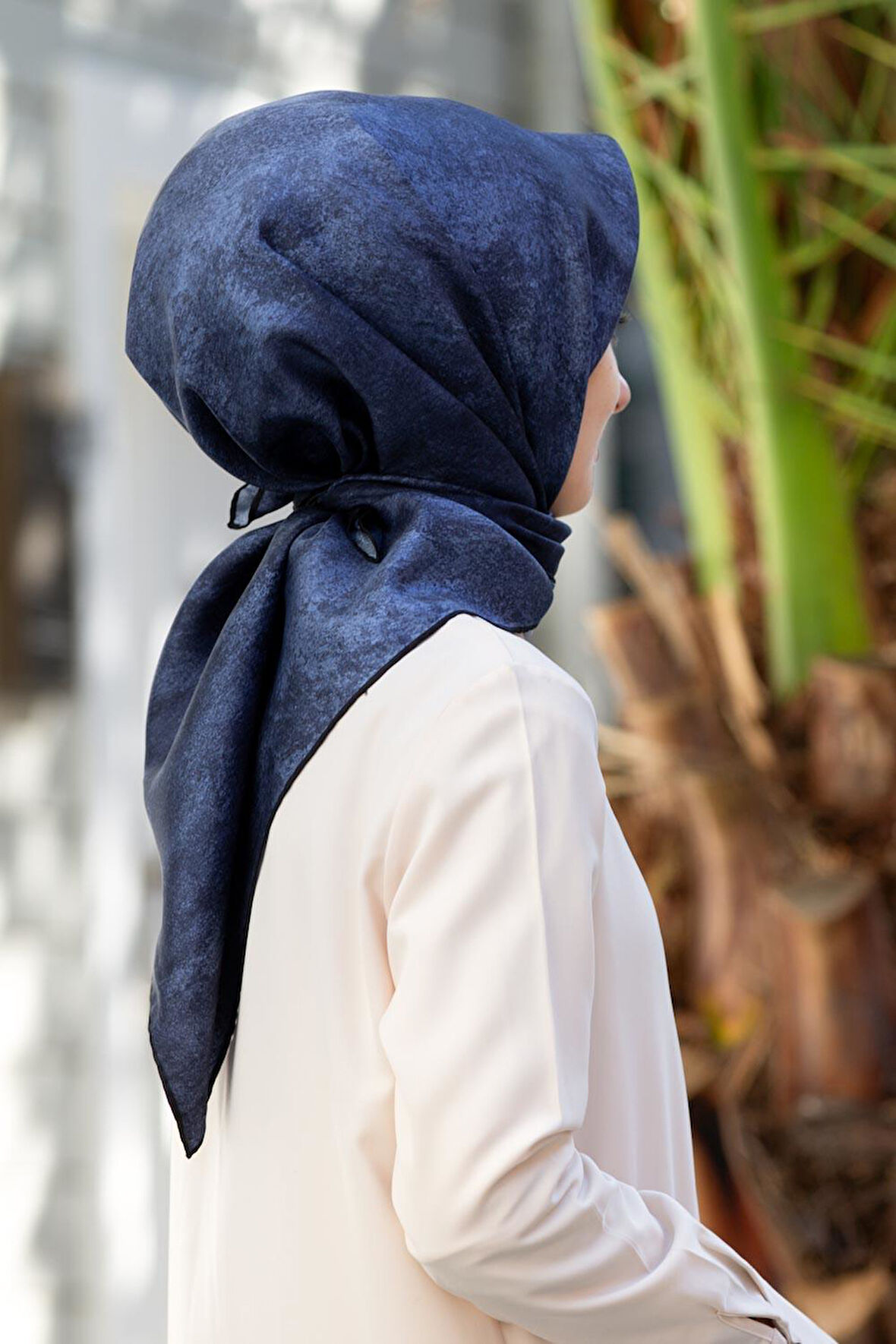 %100 Twill İpek Doku Desenli İndigo Renkli 90x90 Eşarp Dikim Şekli : El Dikişi