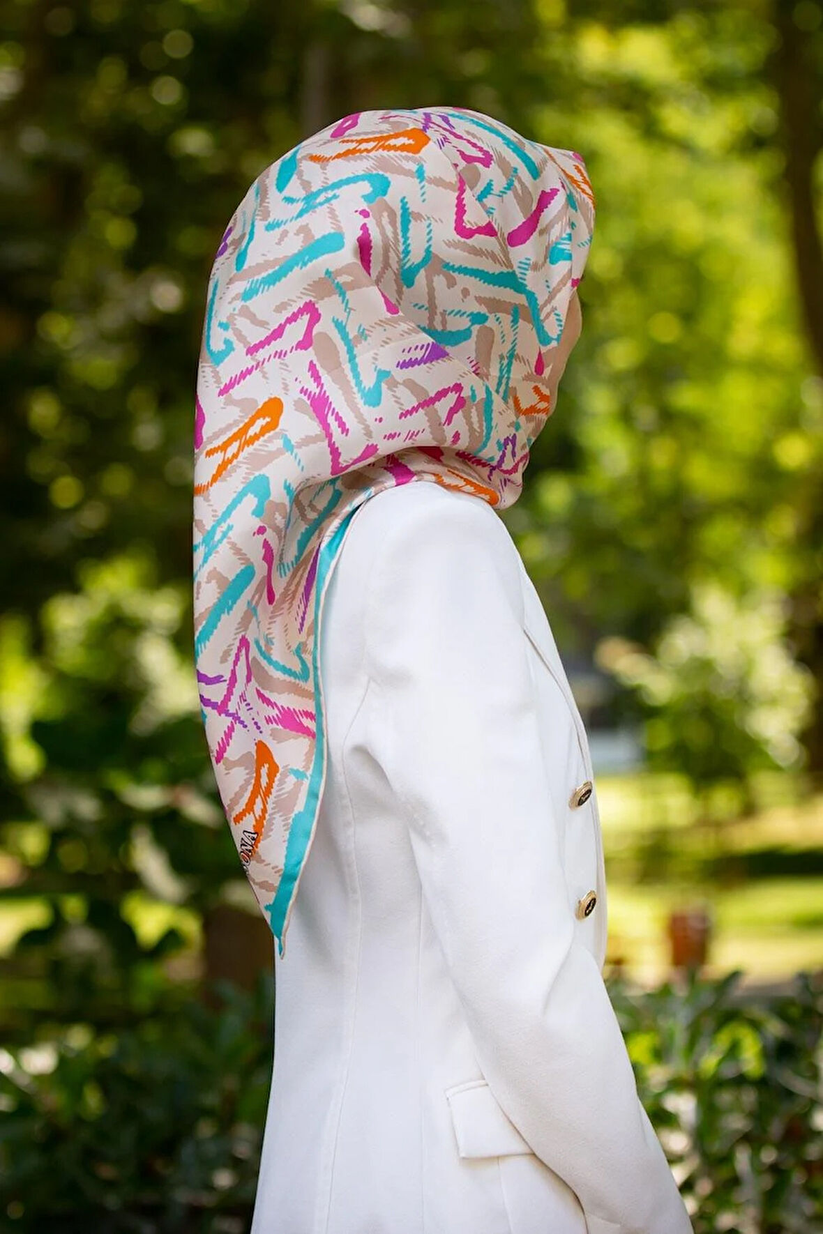 %100 Twill İpek Geometrik Desenli Turkuaz - Pembe Renkli 90x90 Eşarp Dikim Şekli : El Dikişi