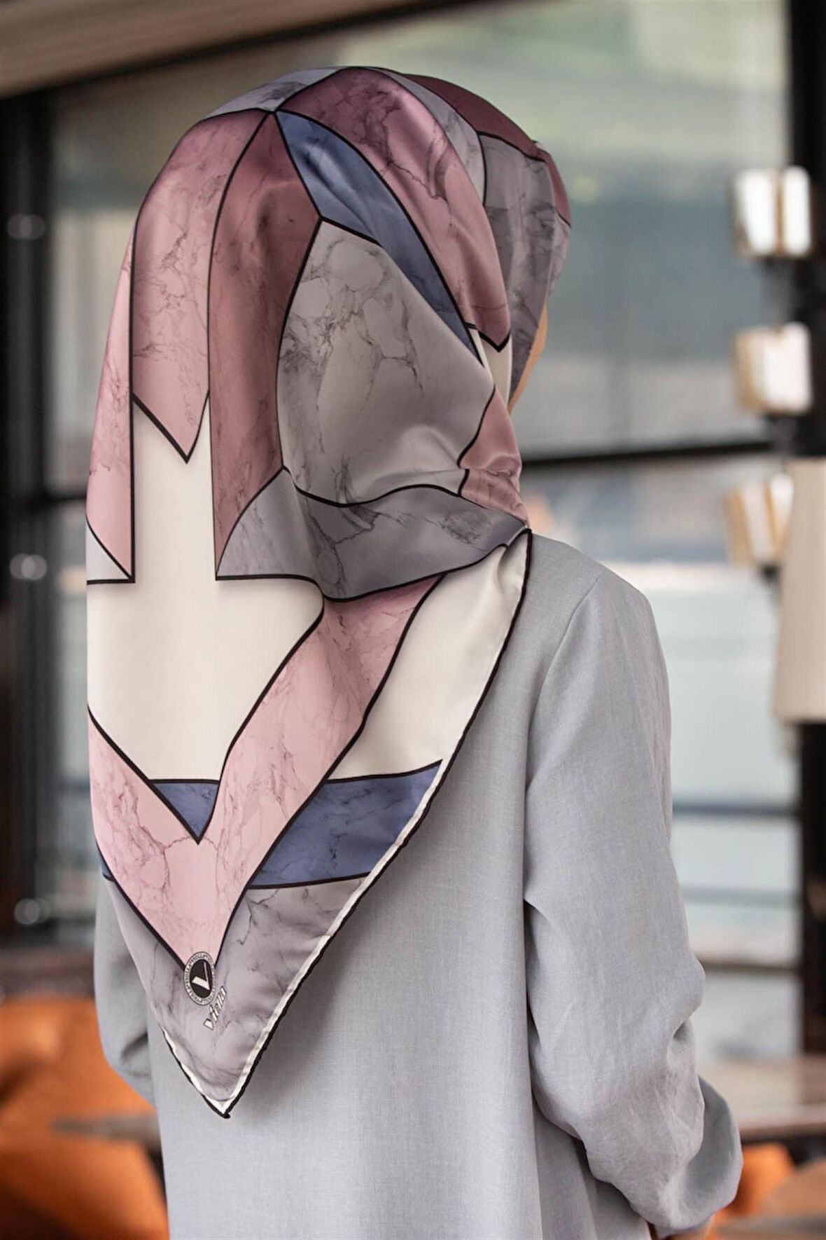 Twill Mermer Desenli Pudra - Bebe Mavisi Renkli 90x90 Eşarp (İpek İçermez) Kenar Dikiş Şekli El Dikişli