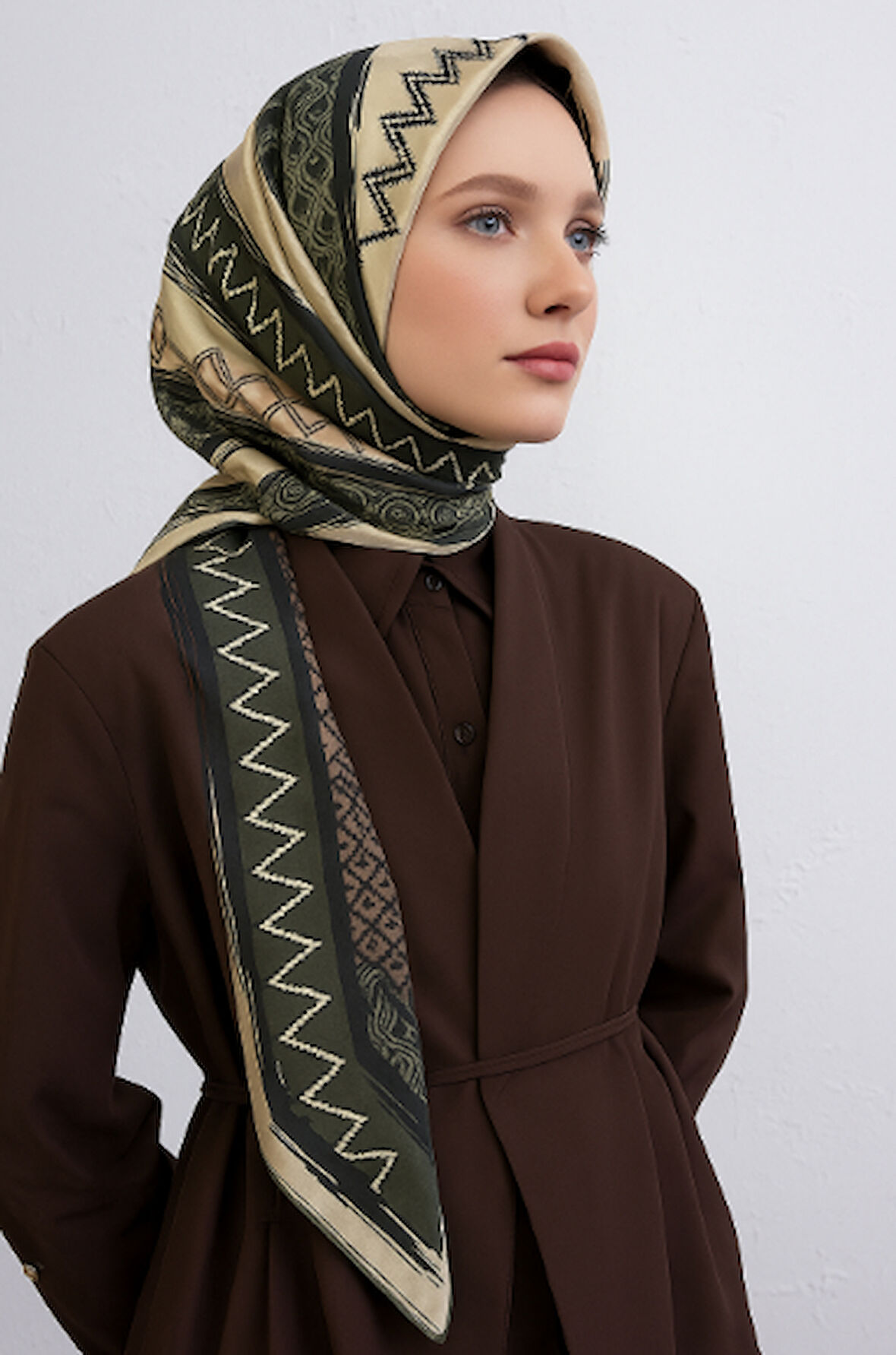 Vissona Tivil İpek Eşarp 50935 - 4 - 0006 - 0301 Gri Yeşil Soyut Desen