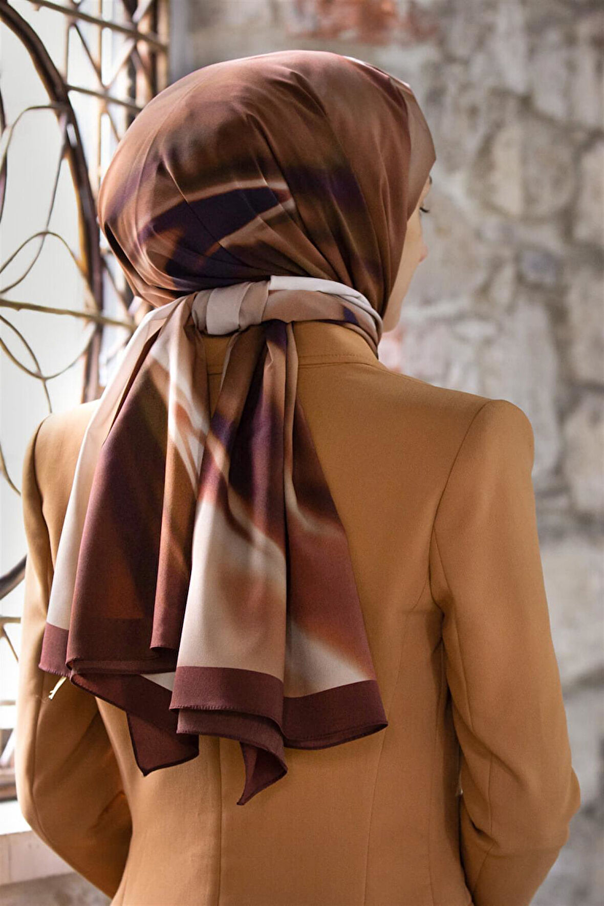 LÜKS MEDİNE İPEĞİ DALGA DESENLİ BEJ - TABA RENKLİ 75X195 KIRIŞMAZ EŞARP MOSS KREP DİKİŞ TİPİ İTALYAN DİKİŞLİ