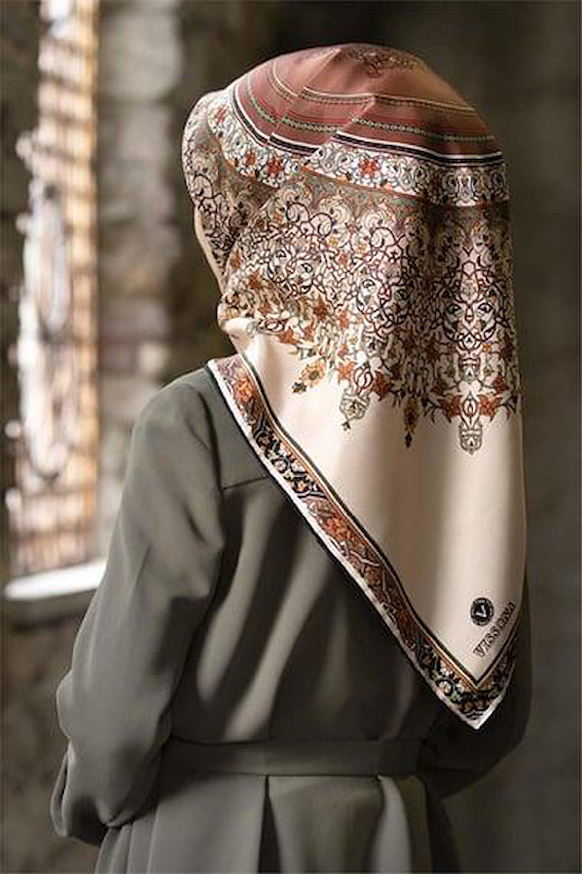 Vissona Twill İpek Eşarp 17547 - 3 - 0015 Krem Bakır Etnik Desen