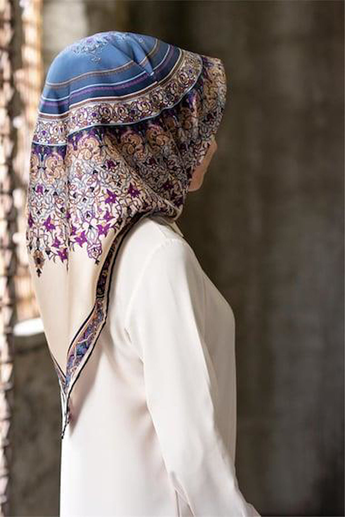 Vissona Twill İpek Eşarp 17547 - 8 - 0031 Çivit Mavisi Etnik Desen