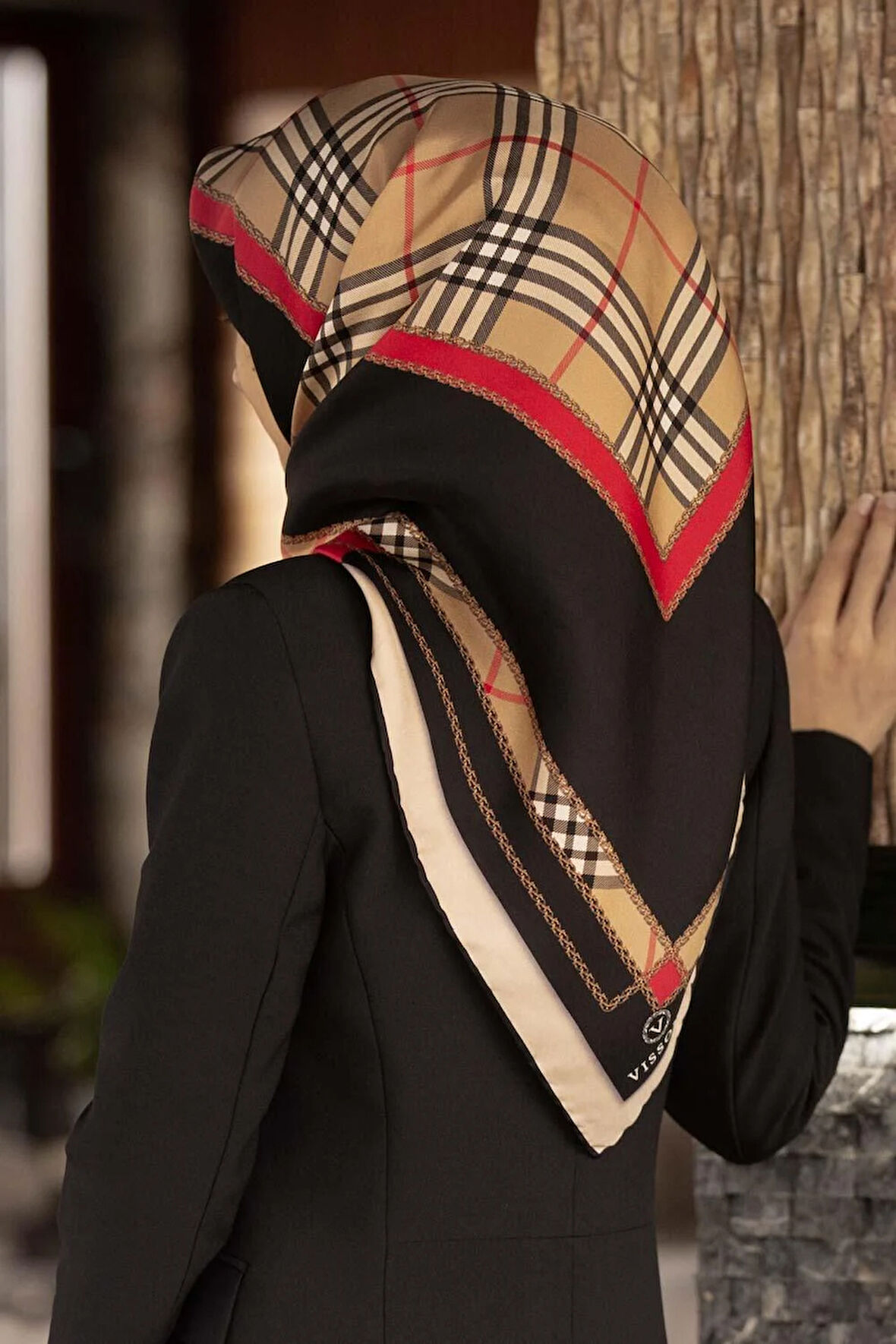 %100 Twill İpek Ekose Desenli Kırmızı Renkli 90x90 Eşarp Dikim Şekli : El Dikişi