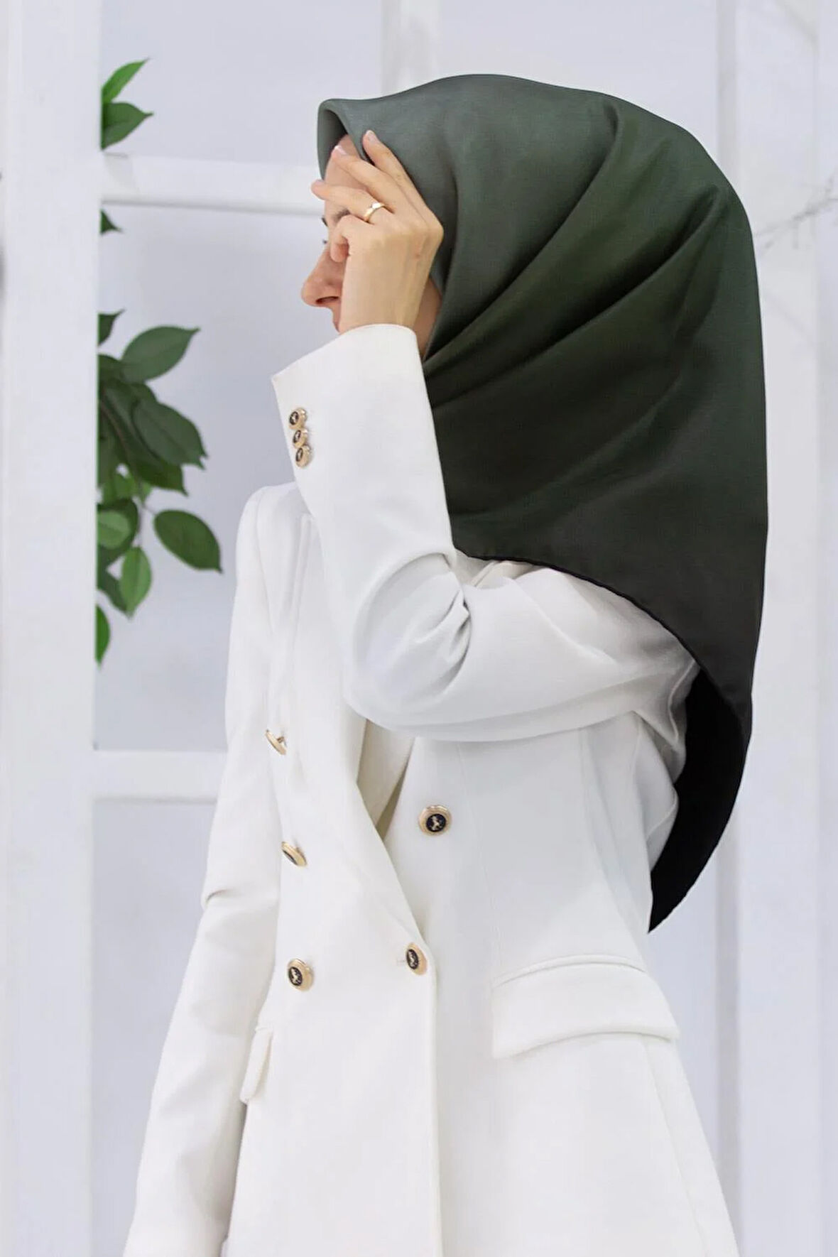 %100 Twill İpek Degrade Desenli Haki Renkli 90x90 Eşarp Dikim Şekli : El Dikişi