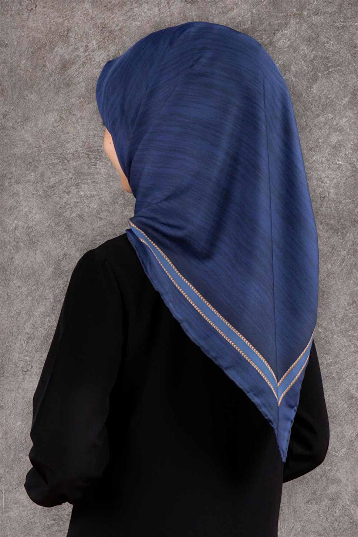 Twill Efektli Bordür Desenli İndigo Renkli 90x90 Eşarp (İpek İçermez) Dikim Şekli : El Dikişi