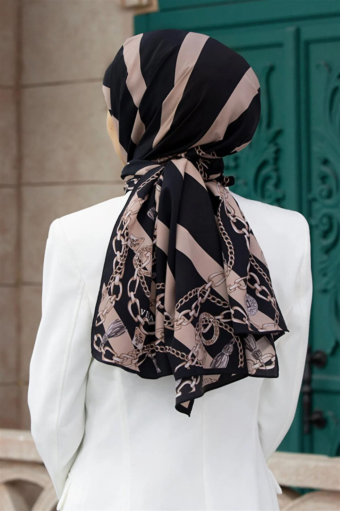 LÜKS MEDİNE İPEĞİ ÇİZGİLİ VE ZİNCİR DESENLİ SİYAH - BEJ RENKLİ 75X195 KIRIŞMAZ ŞAL MOSS KREP DİKİŞ TİPİ İTALYAN DİKİŞLİ