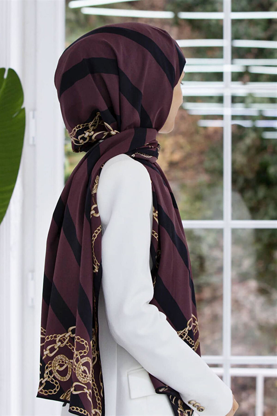 LÜKS MEDİNE İPEĞİ ÇİZGİLİ VE ZİNCİR DESENLİ BORDO - SİYAH RENKLİ 75X195 KIRIŞMAZ ŞAL MOSS KREP DİKİŞ TİPİ İTALYAN DİKİŞLİ