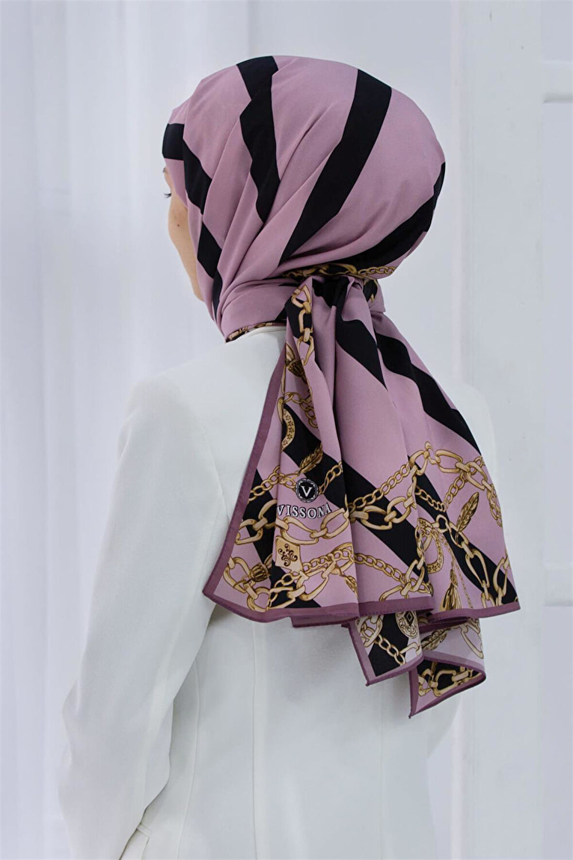 LÜKS MEDİNE İPEĞİ ÇİZGİLİ VE ZİNCİR DESENLİ PUDRA RENKLİ 75X195 KIRIŞMAZ ŞAL MOSS KREP DİKİŞ TİPİ İTALYAN DİKİŞLİ