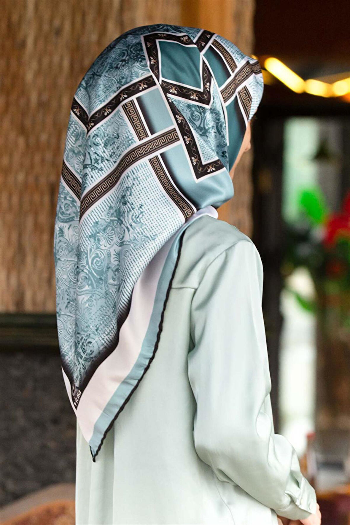 Twill Geometrik Desenli Petrol Yeşili Renkli 90x90 Eşarp (İpek İçermez) Kenar Dikiş Şekli El Dikişli