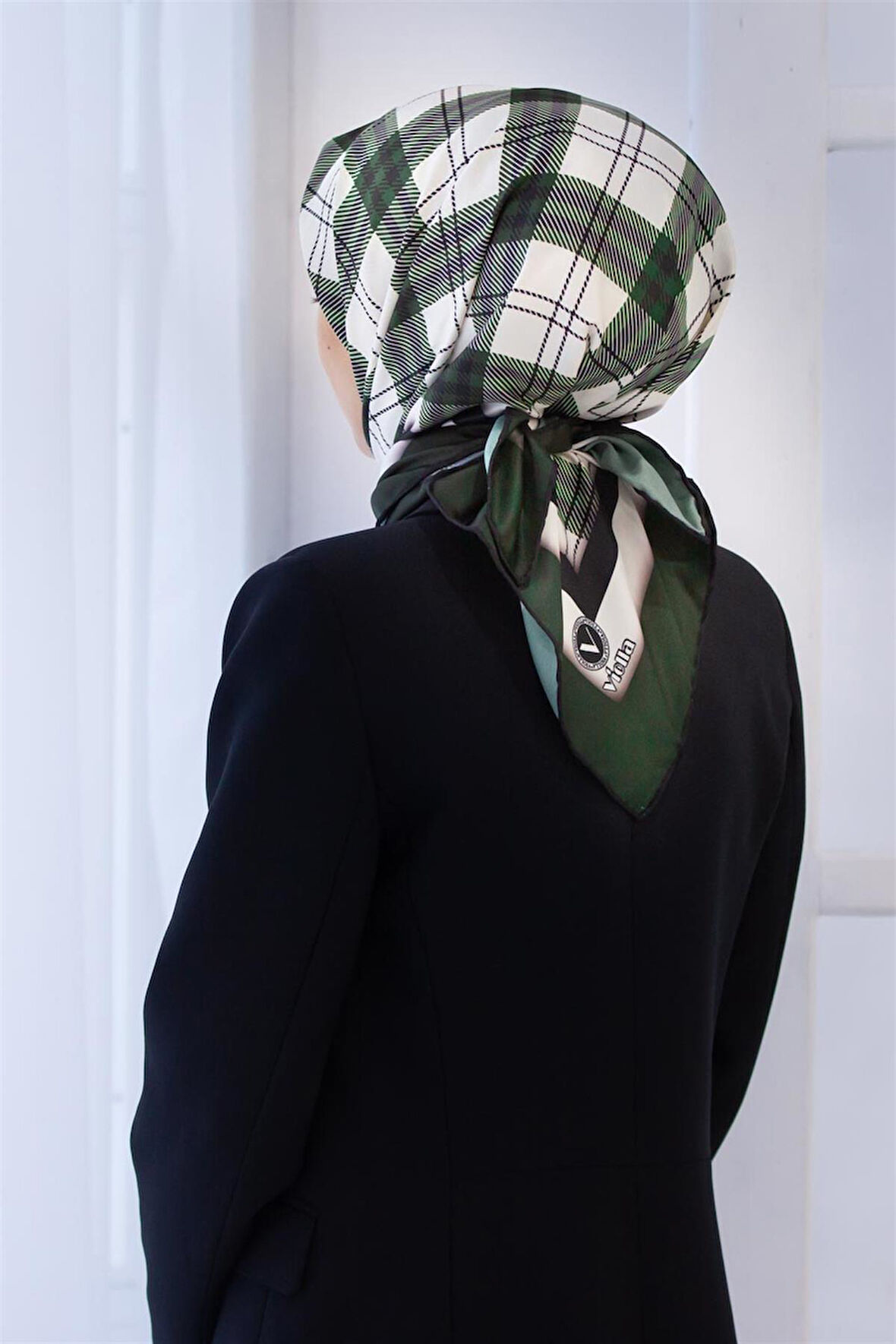 Twill Ekose Desenli Zümrüt Yeşili Renkli 90x90 Eşarp (İpek İçermez) Kenar Dikiş Şekli El Dikişli