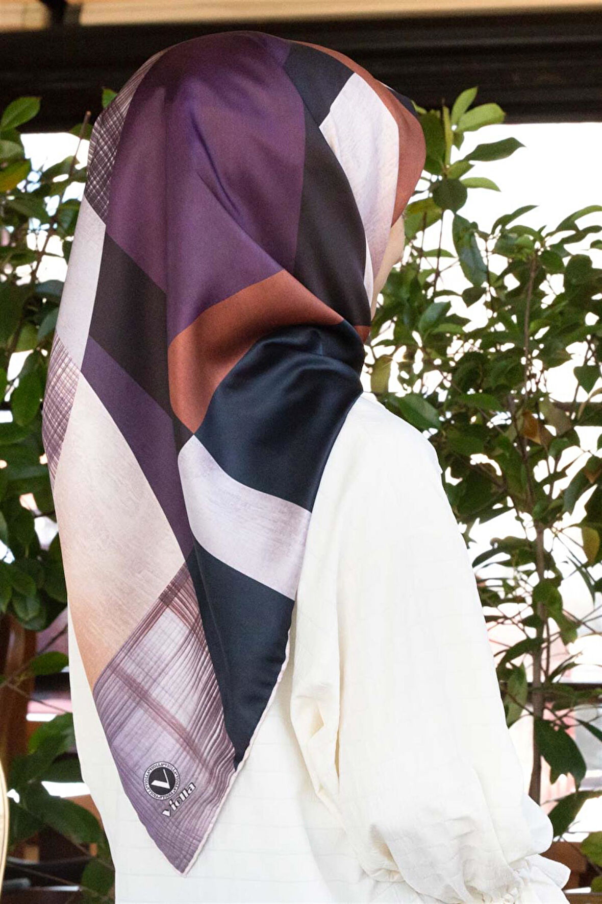 Twill Geometrik Desenli Lila Renkli 90x90 Eşarp (İpek İçermez) Kenar Dikiş Şekli El Dikişli