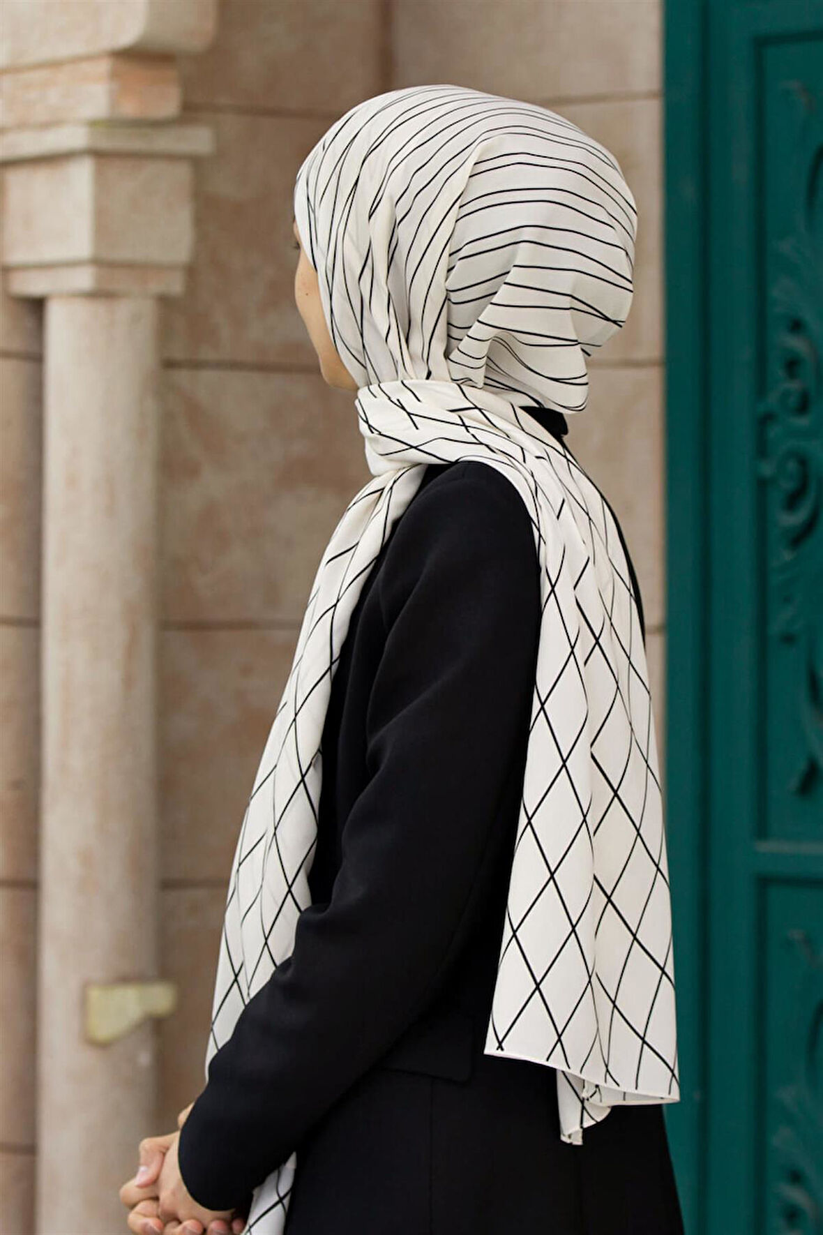 LÜKS MEDİNE İPEĞİ GEOMETRİK DESENLİ SİYAH RENKLİ 75X195 KIRIŞMAZ ŞAL MOSS KREP DİKİŞ TİPİ İTALYAN DİKİŞLİ