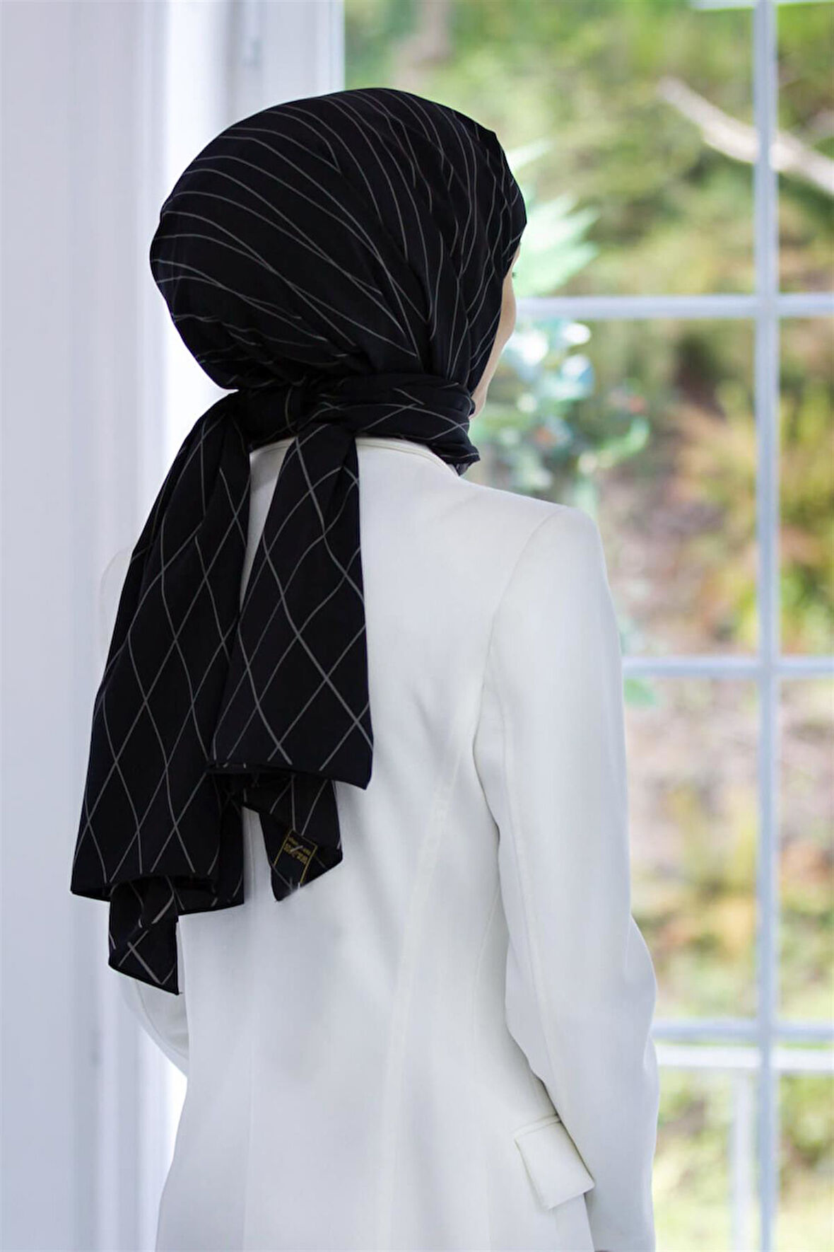 LÜKS MEDİNE İPEĞİ GEOMETRİK DESENLİ GRİ RENKLİ 75X195 KIRIŞMAZ ŞAL MOSS KREP DİKİŞ TİPİ İTALYAN DİKİŞLİ