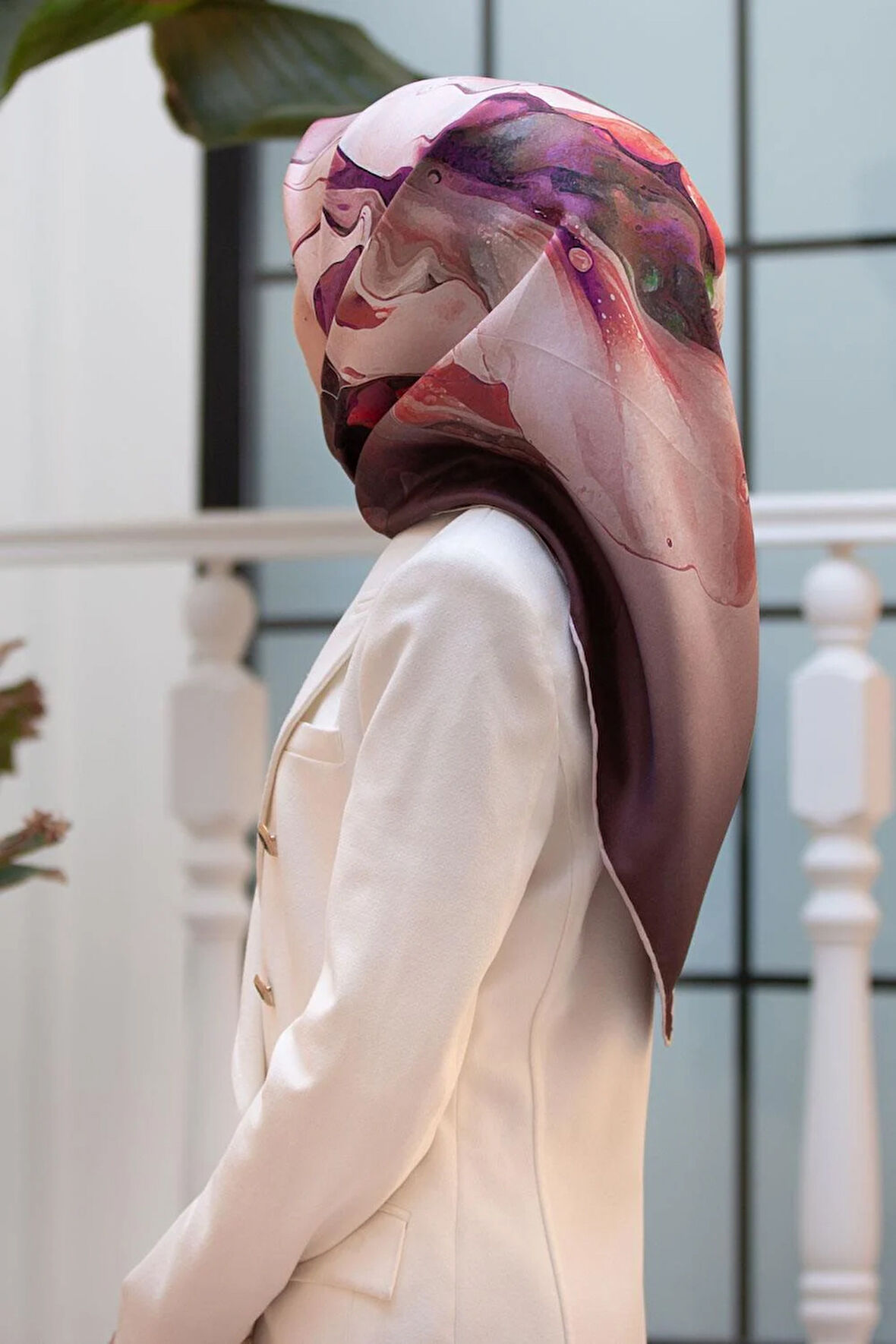 %100 Twill İpek Batik Çiçek Desenli Gül Kurusu - Pudra Renkli 90x90 Eşarp Dikim Şekli : El Dikişi