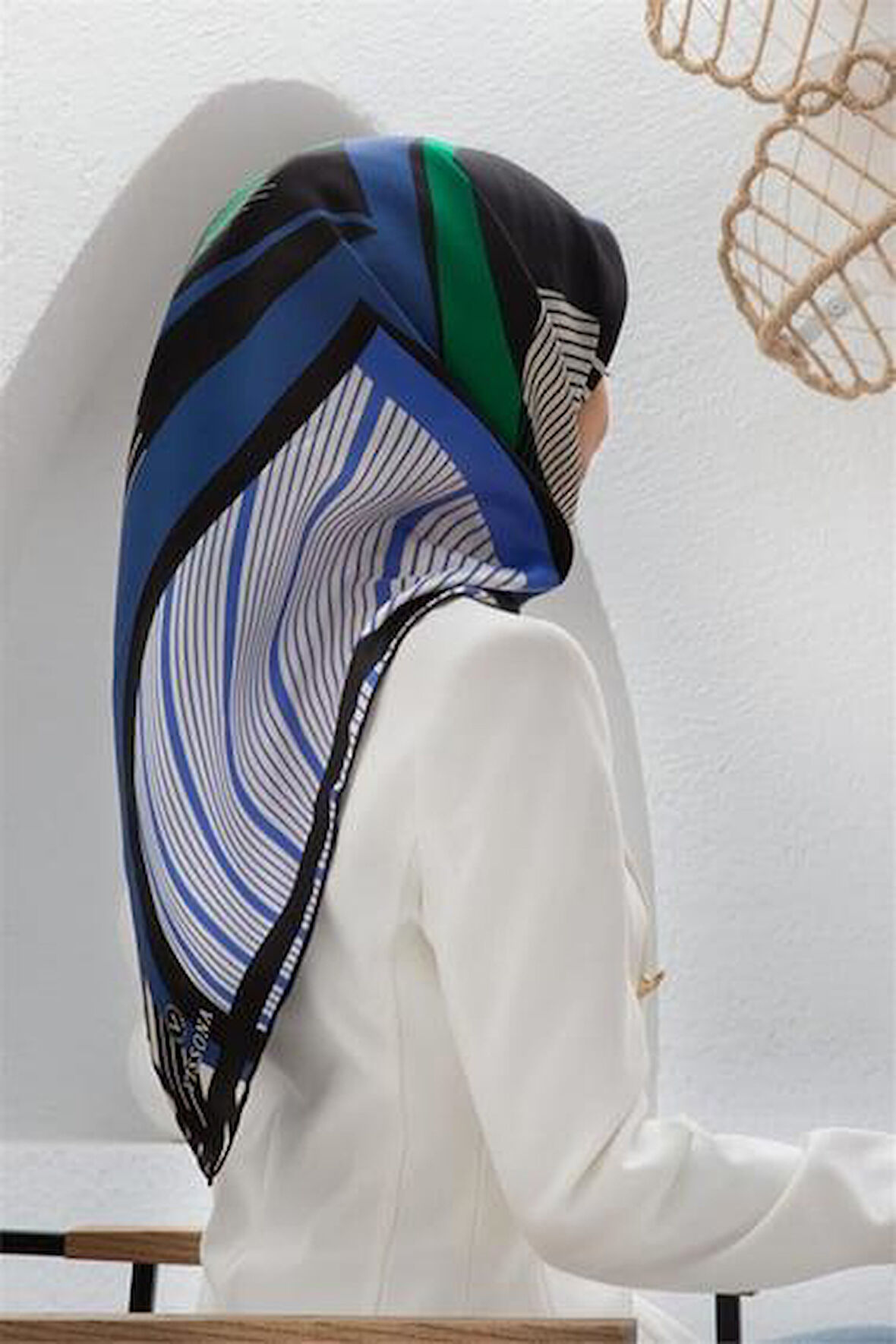 Vissona Tivil İpek Eşarp 60780 - 3 - 0001 - 0032 Siyah Saks Çizgi Desen