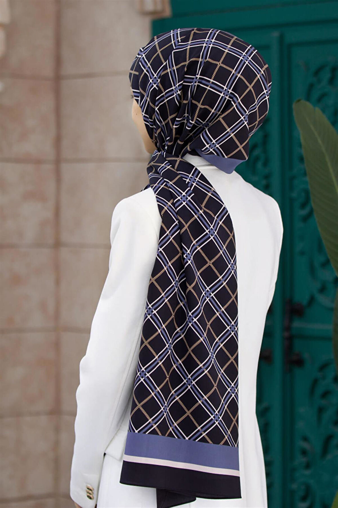 LÜKS MEDİNE İPEĞİ EKOSE DESENLİ SİYAH - İNDİGO RENKLİ 75X195 KIRIŞMAZ ŞAL MOSS KREP DİKİŞ TİPİ İTALYAN DİKİŞLİ