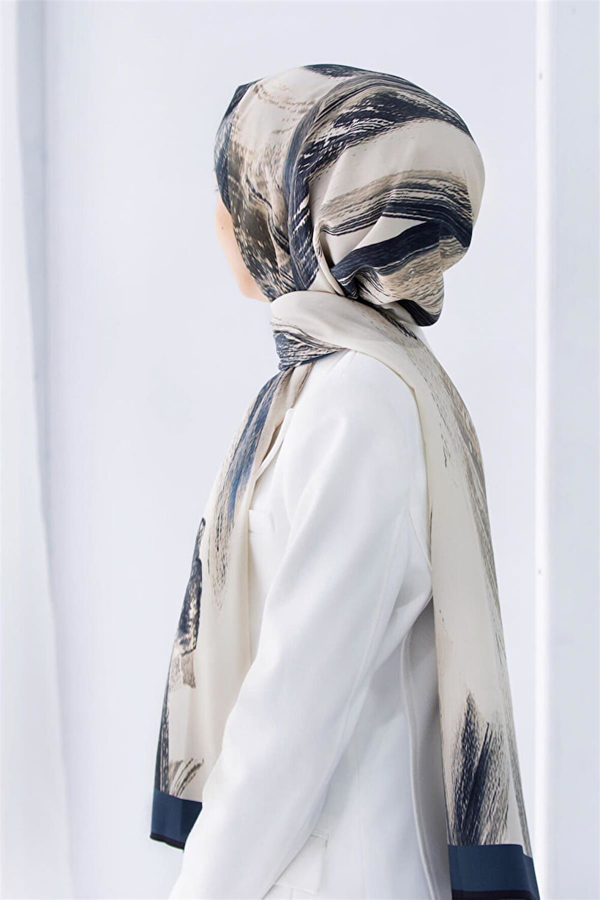 LÜKS MEDİNE İPEĞİ FIRÇA DESENLİ PETROL MAVİSİ RENKLİ 75X195 KIRIŞMAZ ŞAL MOSS KREP DİKİŞ TİPİ İTALYAN DİKİŞLİ