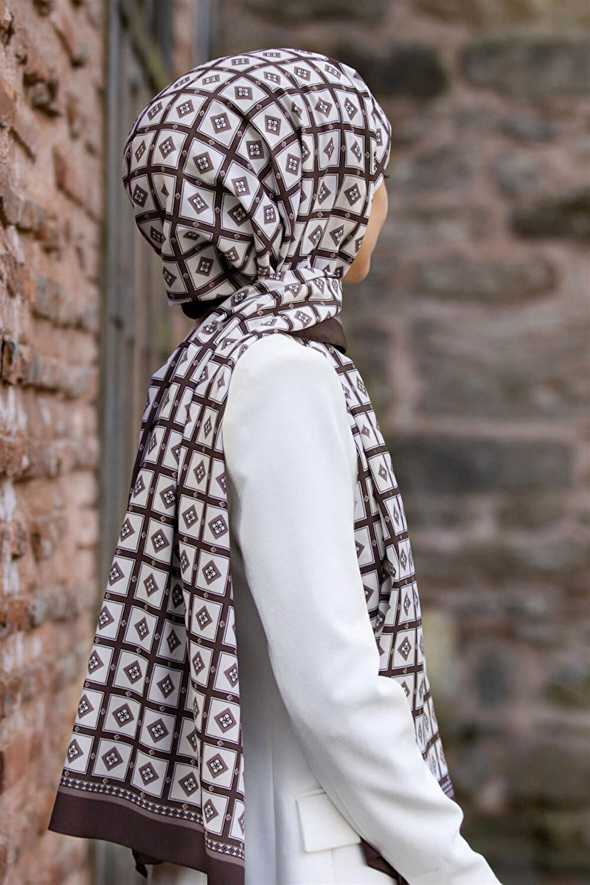 LÜKS MEDİNE İPEĞİ KARE DESENLİ VİZON RENKLİ 75X195 KIRIŞMAZ ŞAL MOSS KREP DİKİŞ TİPİ İTALYAN DİKİŞLİ