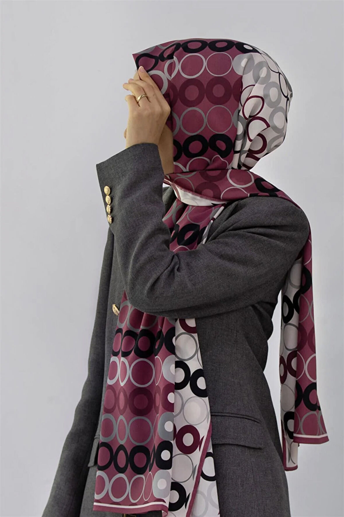 LÜKS MEDİNE İPEĞİ GEOMETRİK DESENLİ GÜL KURUSU RENKLİ 75X195 KIRIŞMAZ ŞAL MOSS KREP DİKİŞ TİPİ İTALYAN DİKİŞLİ