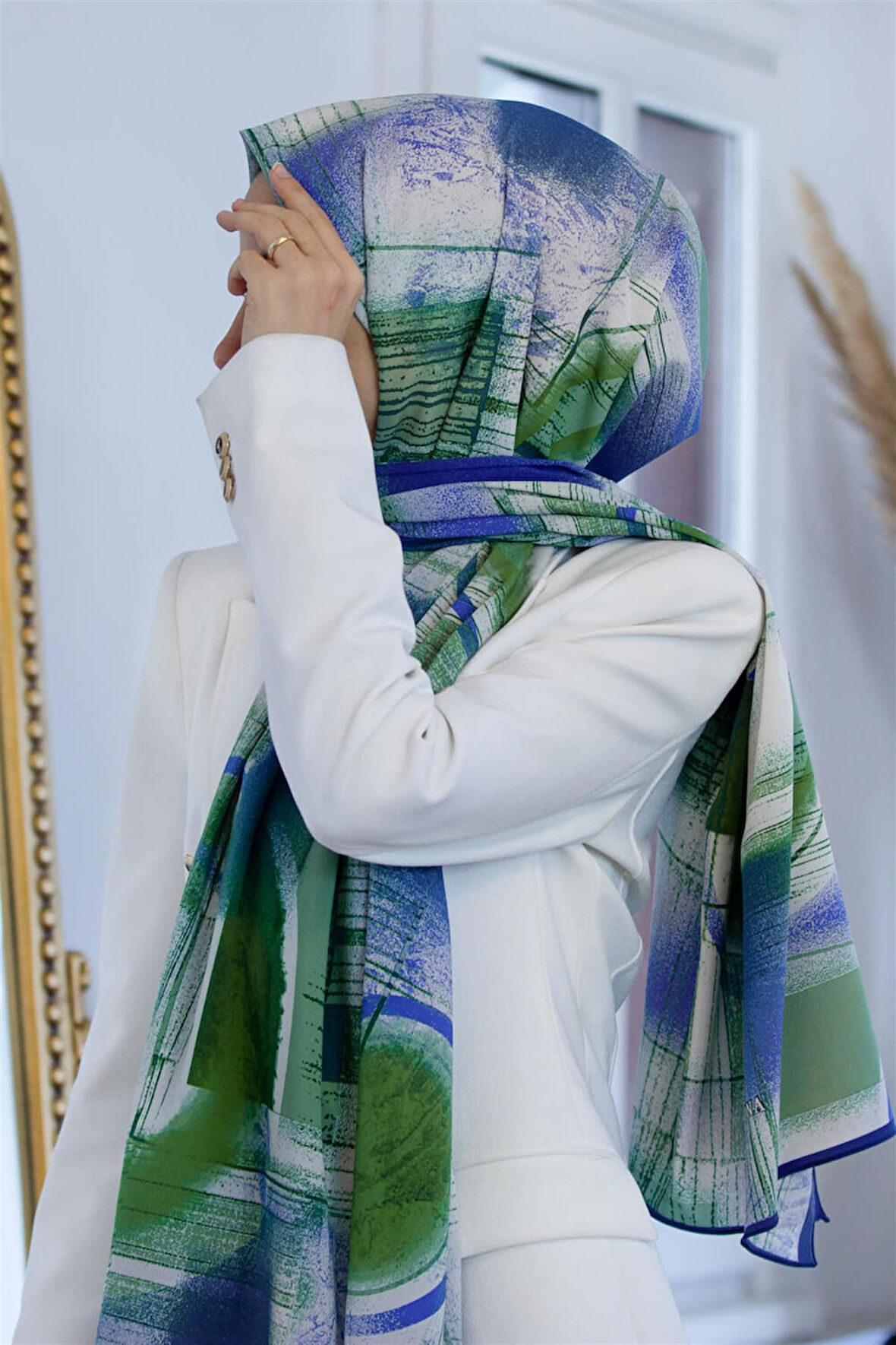 LÜKS MEDİNE İPEĞİ GEOMETRİK DESENLİ SAKS RENKLİ 75X195 KIRIŞMAZ ŞAL MOSS KREP DİKİŞ TİPİ İTALYAN DİKİŞLİ