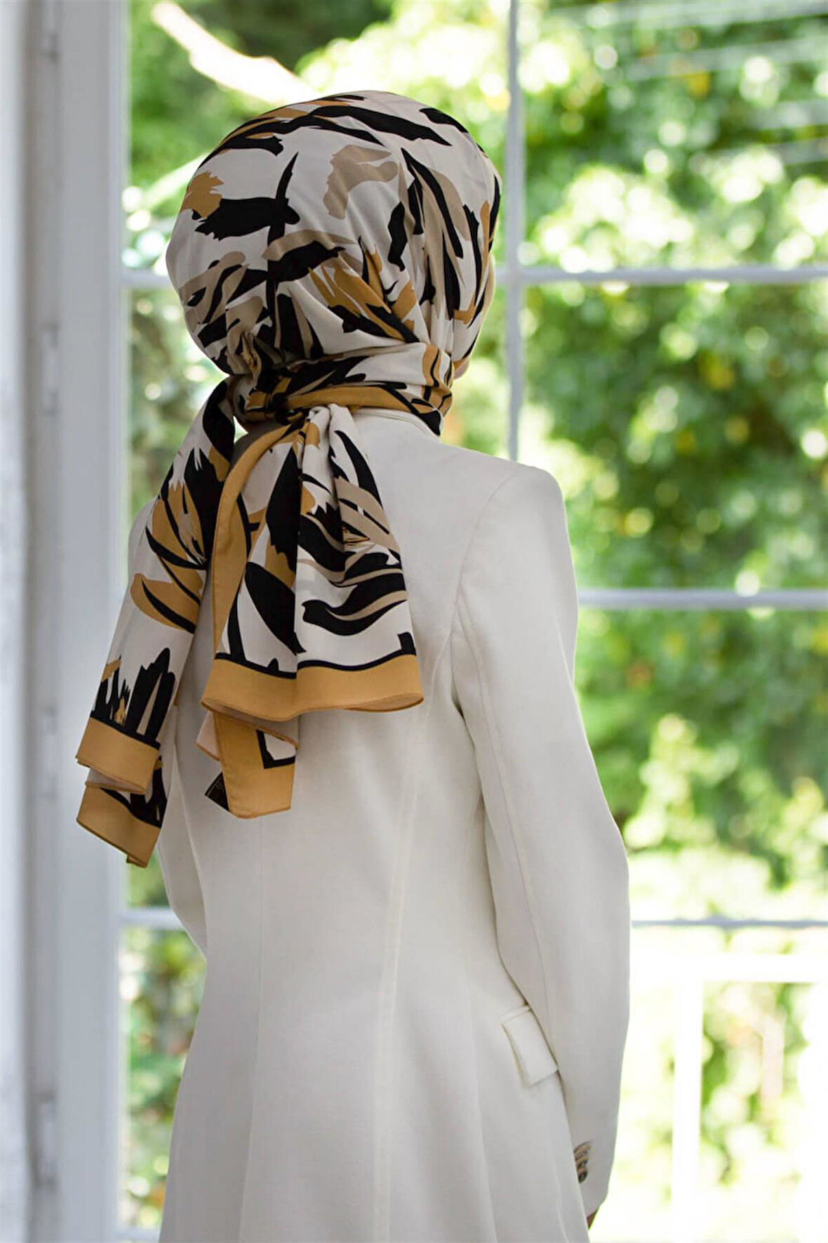 LÜKS MEDİNE İPEĞİ YAPRAK DESENLİ HARDAL RENKLİ 75X195 KIRIŞMAZ ŞAL MOSS KREP DİKİŞ TİPİ İTALYAN DİKİŞLİ