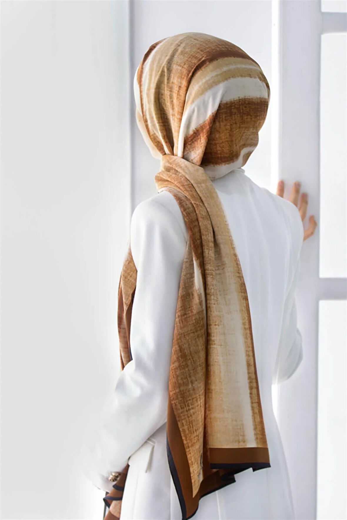 LÜKS MEDİNE İPEĞİ BATİK DESENLİ TABA RENKLİ 75X195 KIRIŞMAZ ŞAL MOSS KREP DİKİŞ TİPİ İTALYAN DİKİŞLİ