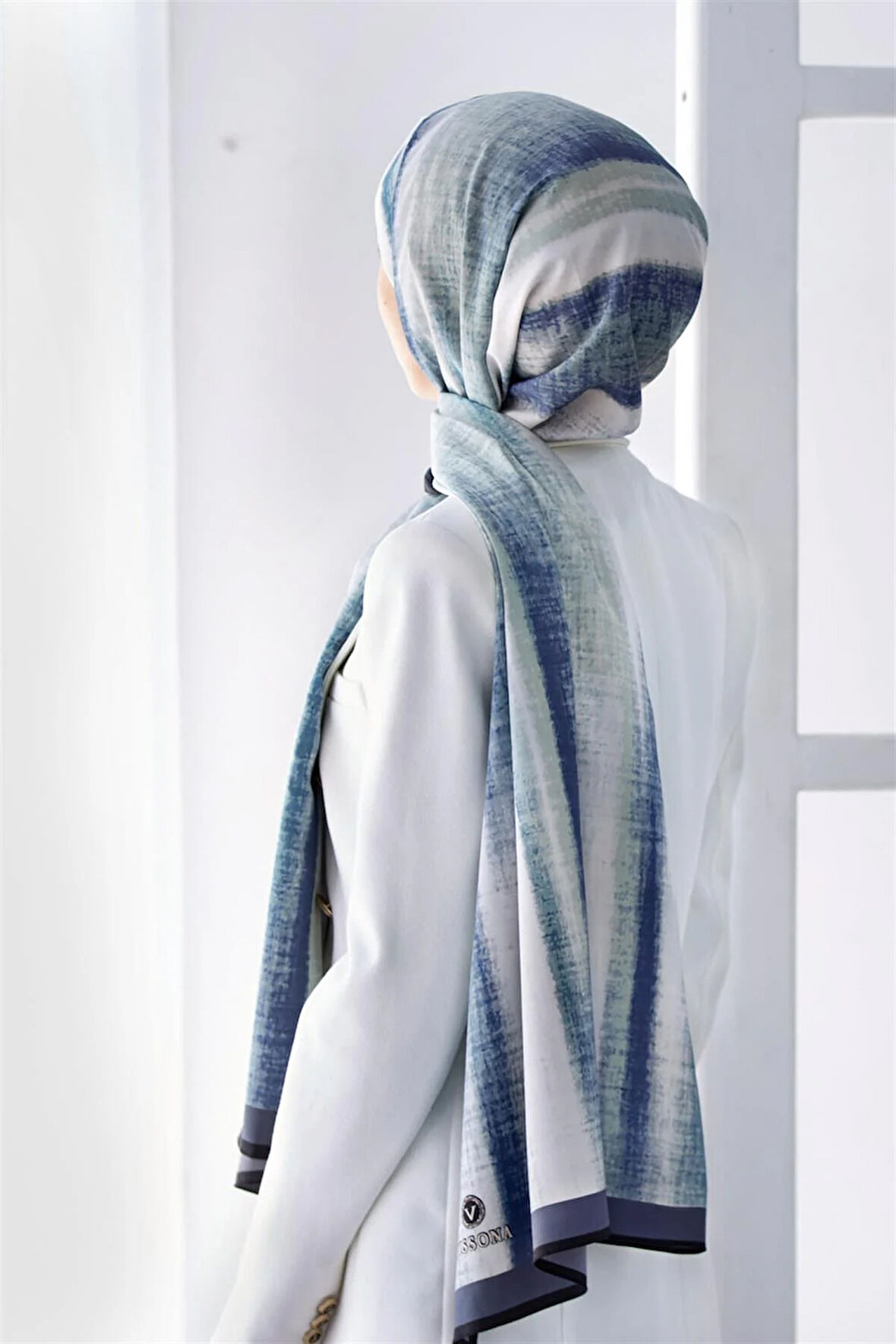 LÜKS MEDİNE İPEĞİ BATİK DESENLİ İNDİGO RENKLİ 75X195 KIRIŞMAZ ŞAL MOSS KREP DİKİŞ TİPİ İTALYAN DİKİŞLİ