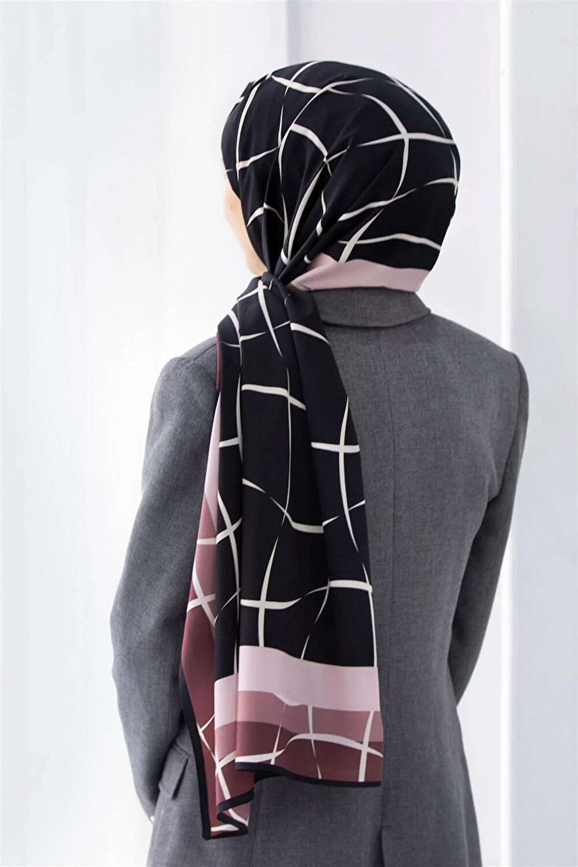 LÜKS MEDİNE İPEĞİ ÇİZGİLİ DESENLİ PUDRA RENKLİ 75X195 KIRIŞMAZ ŞAL MOSS KREP DİKİŞ TİPİ İTALYAN DİKİŞLİ