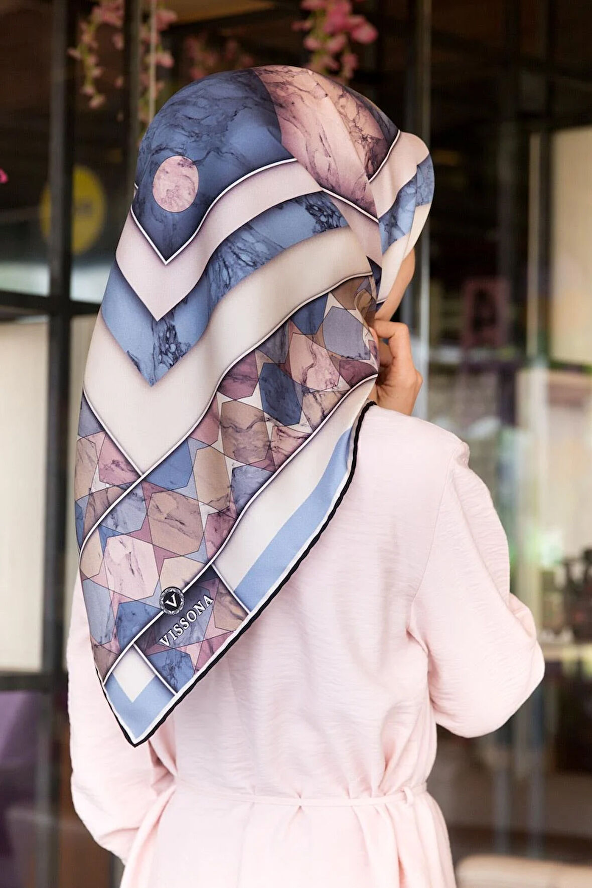 %100 Twill İpek Mermer Efektrli Geometrik Desenli Bebe Mavisi - Pudra  Renkli 90x90 Eşarp Dikim Şekli : El Dikişi