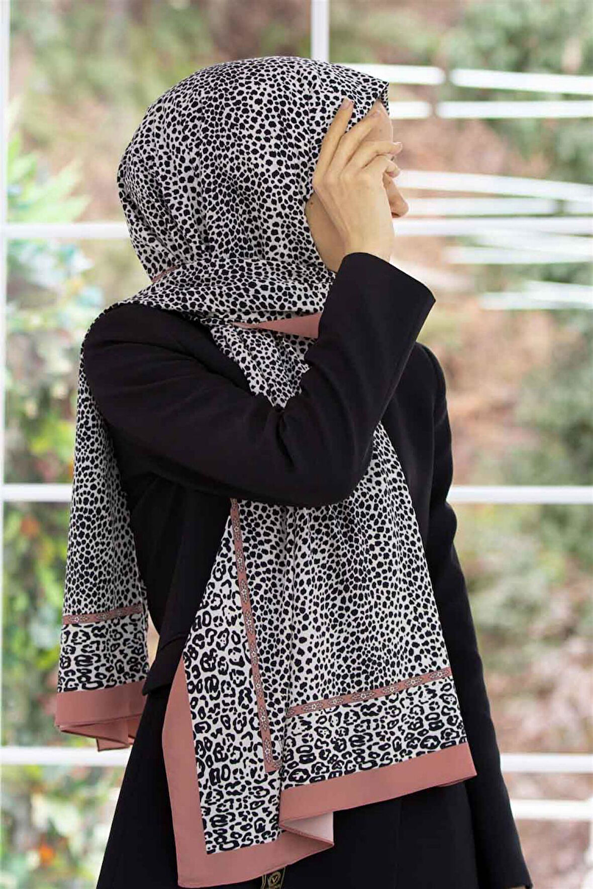 LÜKS MEDİNE İPEĞİ LEOPAR DESENLİ TABA RENKLİ 75X195 KIRIŞMAZ ŞAL MOSS KREP DİKİŞ TİPİ İTALYAN DİKİŞLİ