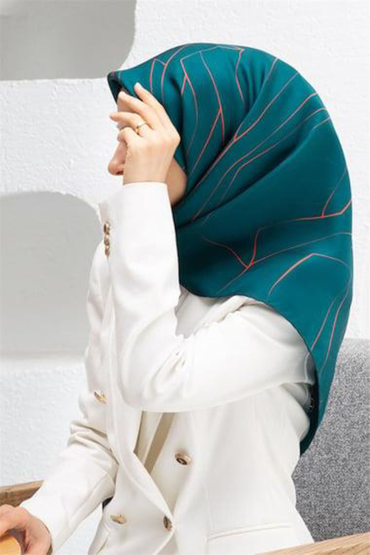 Vissona Tivil İpek Eşarp 60801 - 33 - 0039 - 0013 Petrol Yeşili Turuncu Çizgi Desen