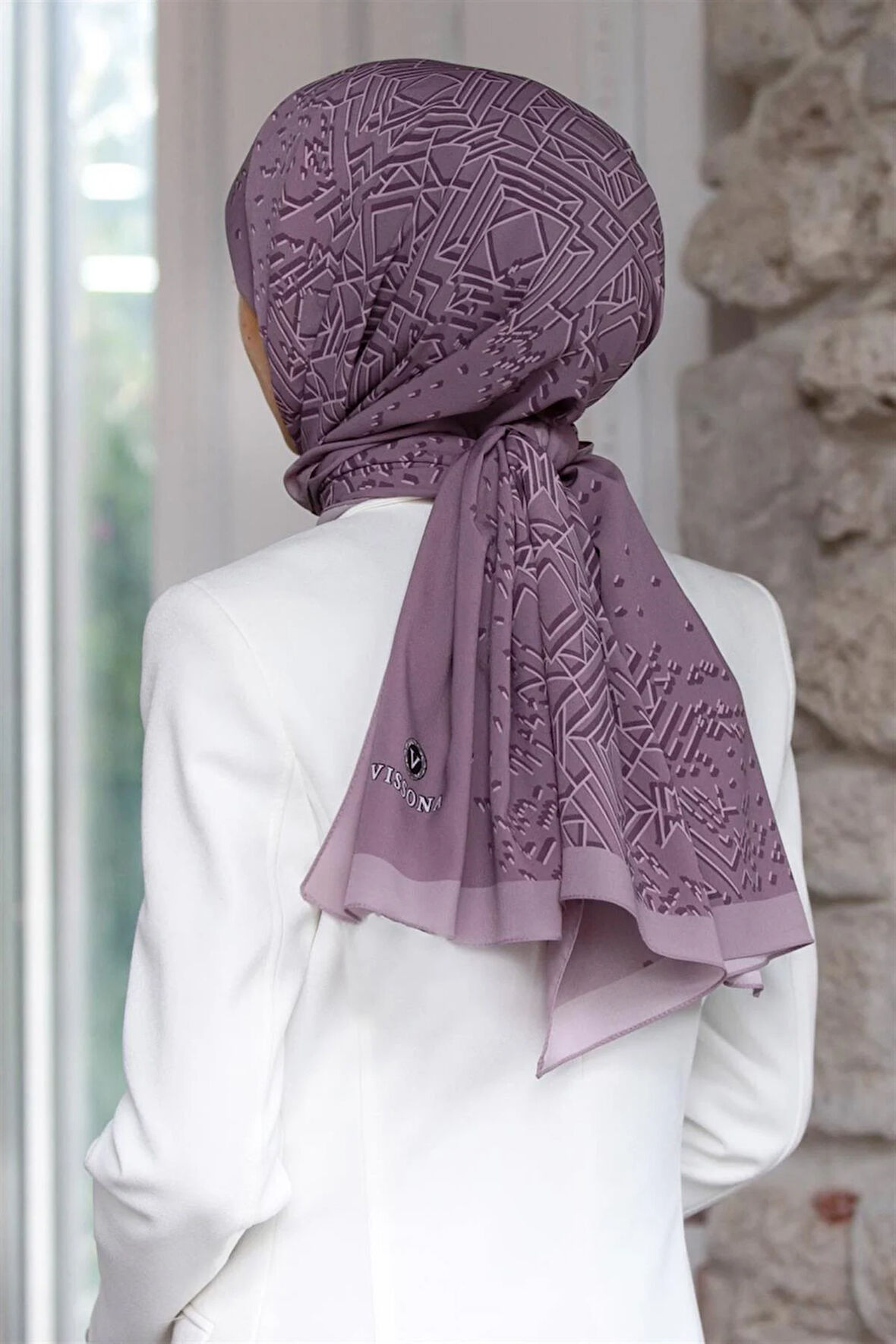 LÜKS MEDİNE İPEĞİ GEOMETRİK DESENLİ GÜL KURUSU - PUDRA RENKLİ 75X195 KIRIŞMAZ ŞAL MOSS KREP DİKİŞ TİPİ İTALYAN DİKİŞLİ