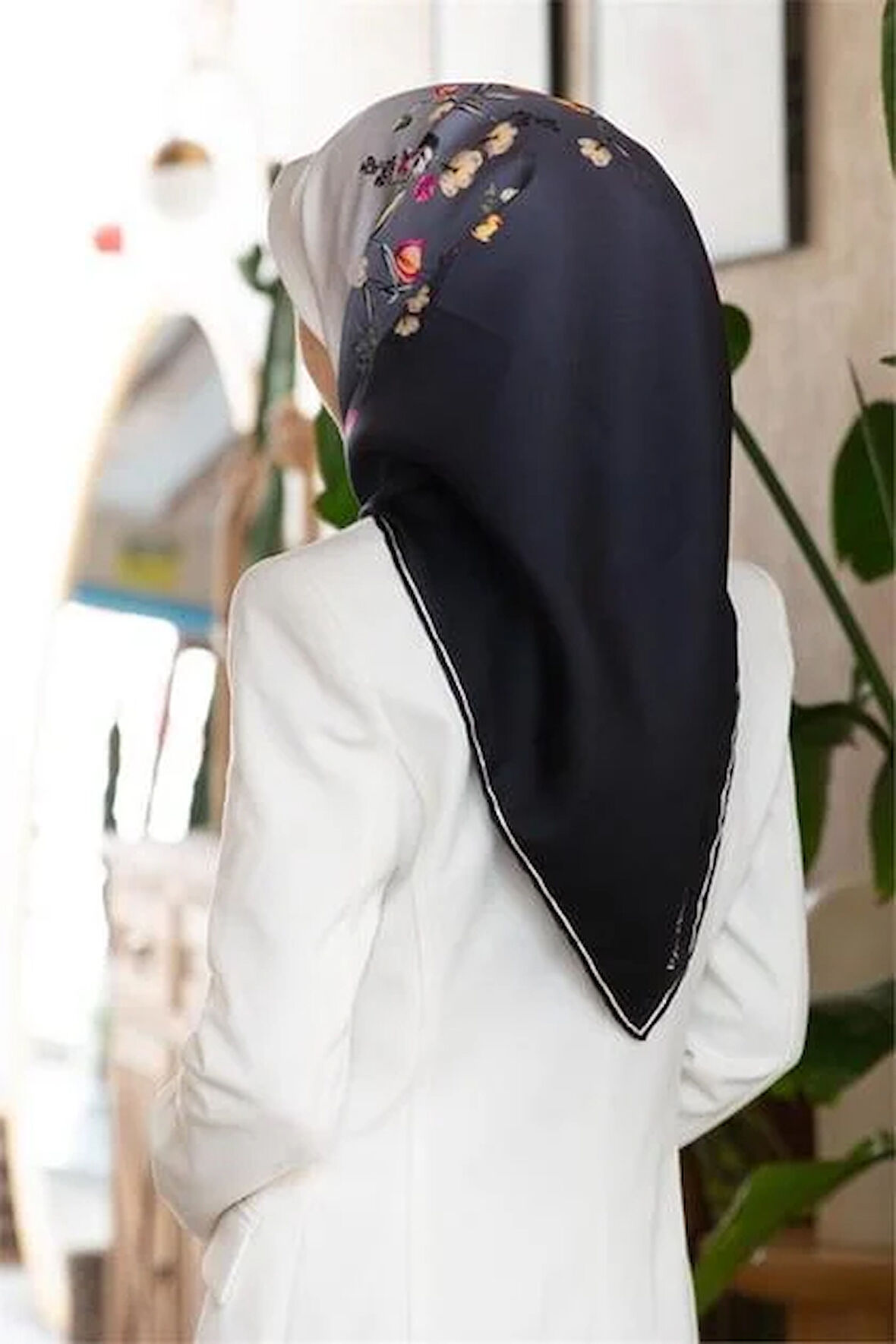 Vissona Tivil İpek Eşarp 60849 - 1 - 0001 Siyah Desen