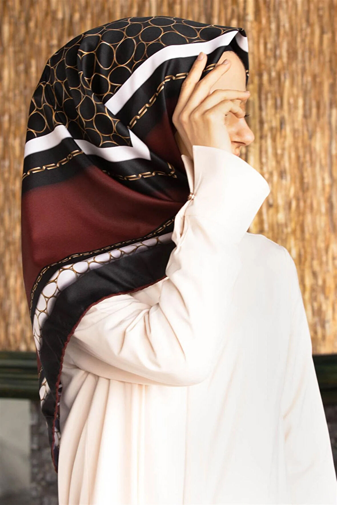 Twill Zincir Desenli Bordo Renkli 90x90 Eşarp (İpek İçermez) Kenar Dikiş Şekli El Dikişli