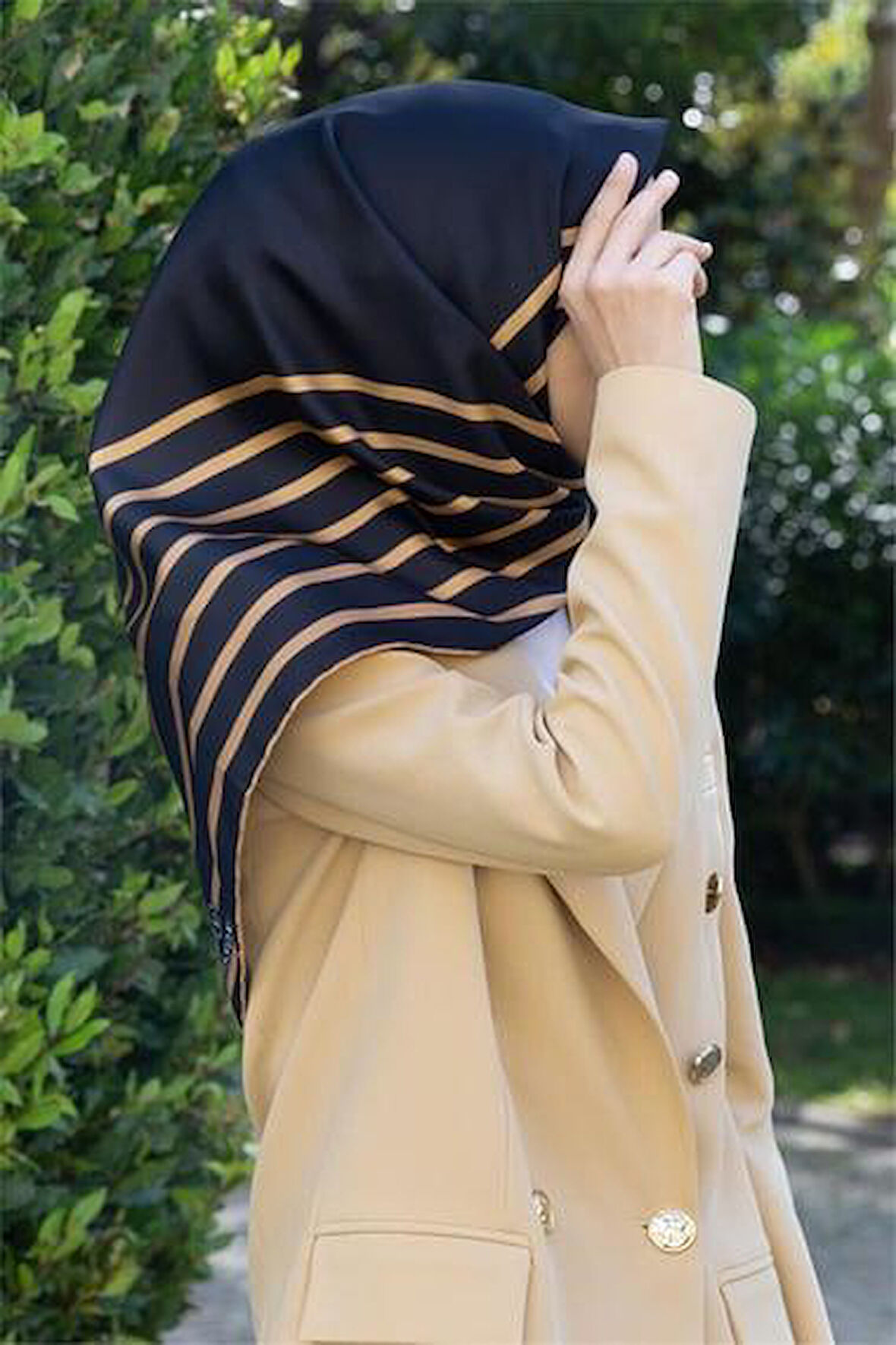 Vissona Tivil İpek Eşarp 60990 - 5 - 0001 - 0011 Siyah Gold Çizgi Desen