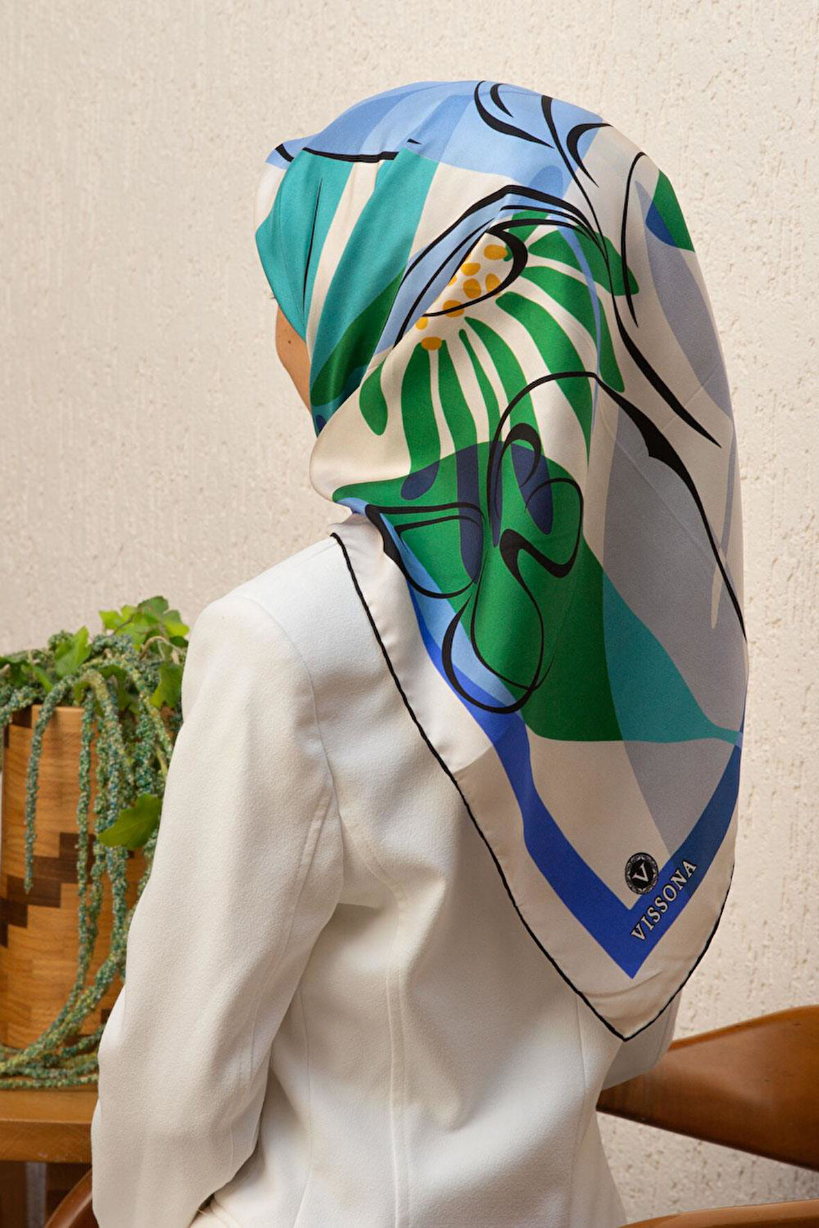 %100 Twill İpek Çiçek Desenli Saks - Zümrüt Yeşili Renkli 90x90 Eşarp Dikim Şekli : El Dikişi