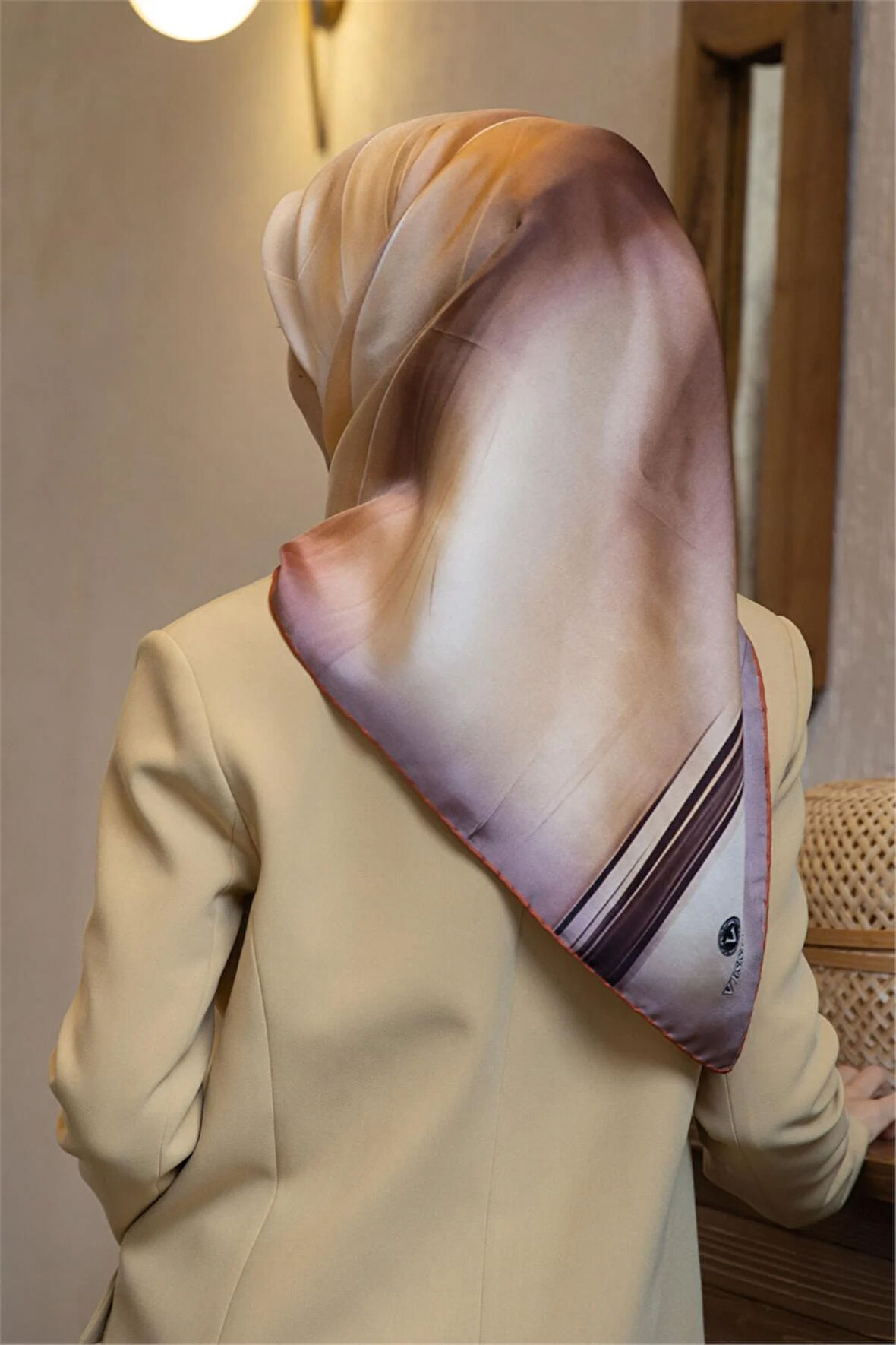 %100 Twill İpek Duman Desenli Hardal - Taba Renkli 90x90 Eşarp Dikim Şekli : El Dikişi