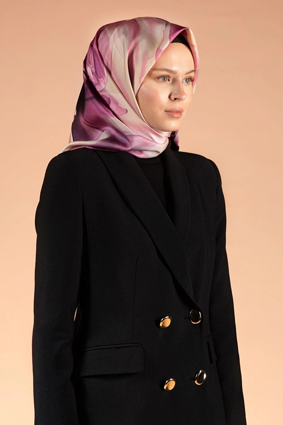 %100 Twill İpek Yaprak Desenli Pembe Renkli 90x90 Eşarp Dikim Şekli : El Dikişi