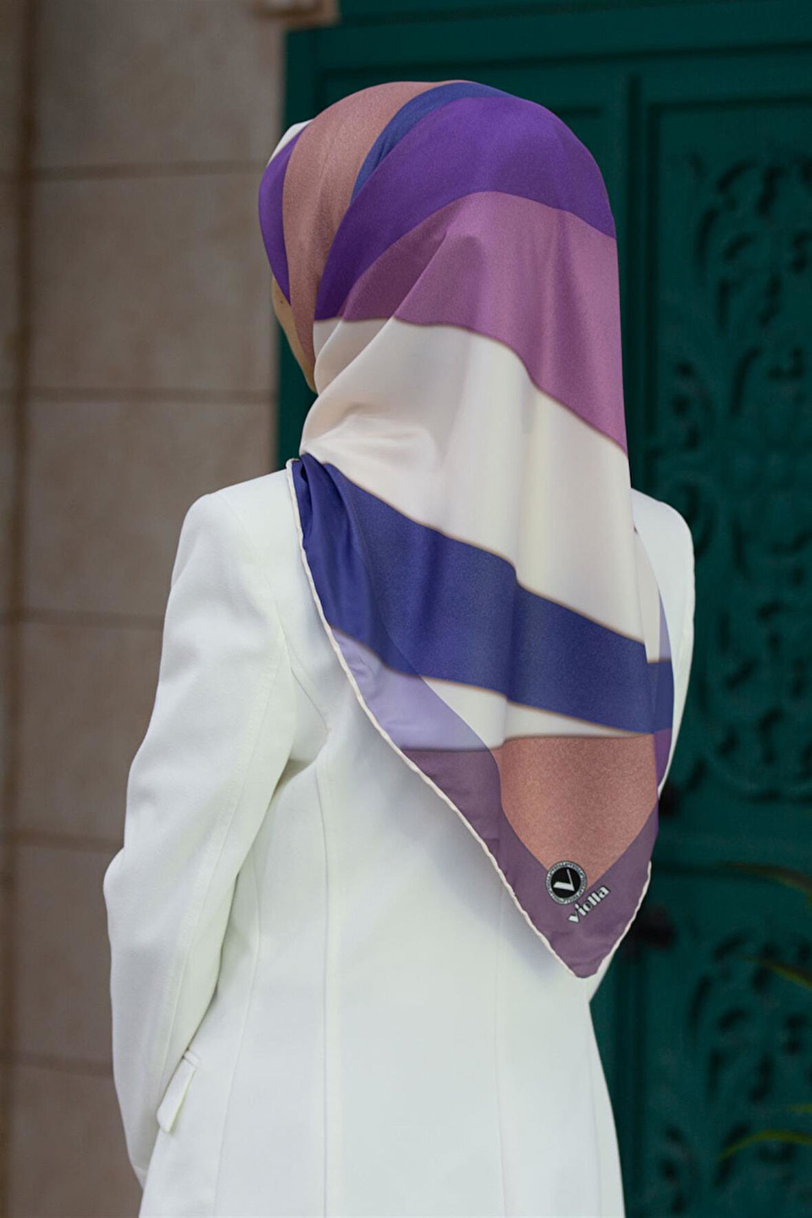 Twill Geometrik Desenli İndigo - Saks Renkli 90x90 Eşarp (İpek İçermez) Dikim Şekli : El Dikişi