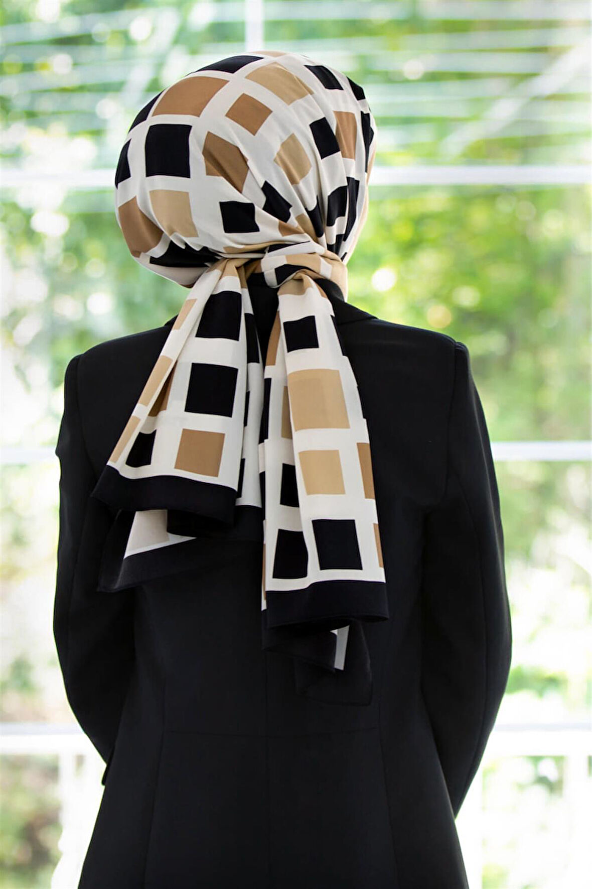 LÜKS MEDİNE İPEĞİ KARE DESENLİ BEJ RENKLİ 75X195 KIRIŞMAZ ŞAL MOSS KREP DİKİŞ TİPİ İTALYAN DİKİŞLİ