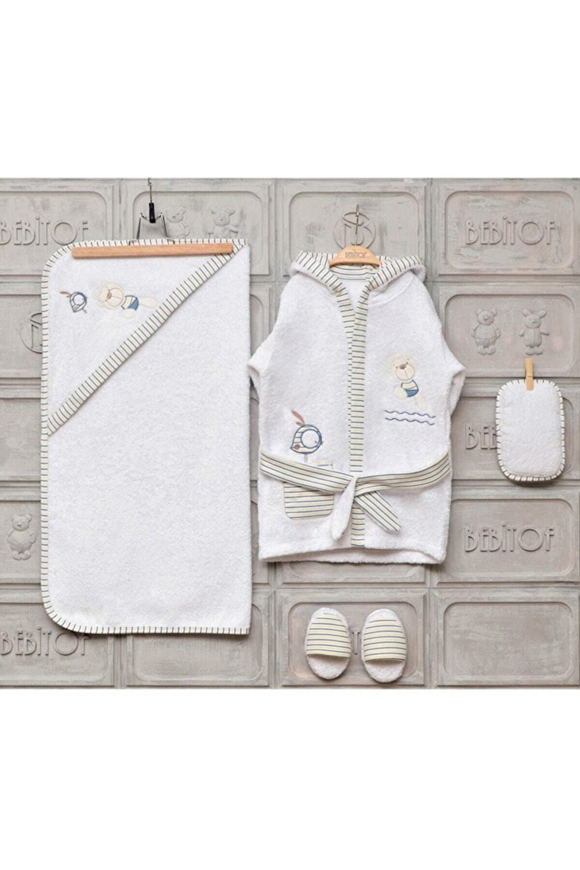 Balonlu Ayıcık Erkek Bebek Bornoz Seti - Beyaz