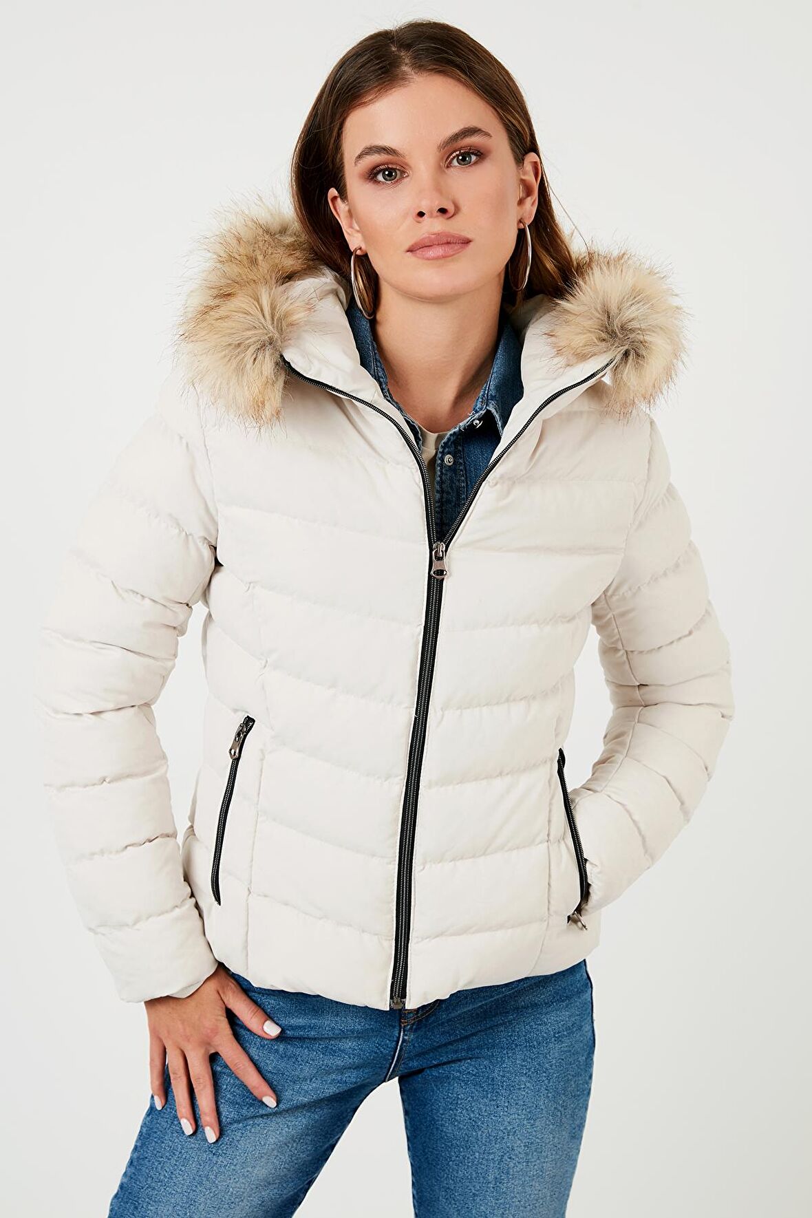 Lela Bayan Mont 497AURA