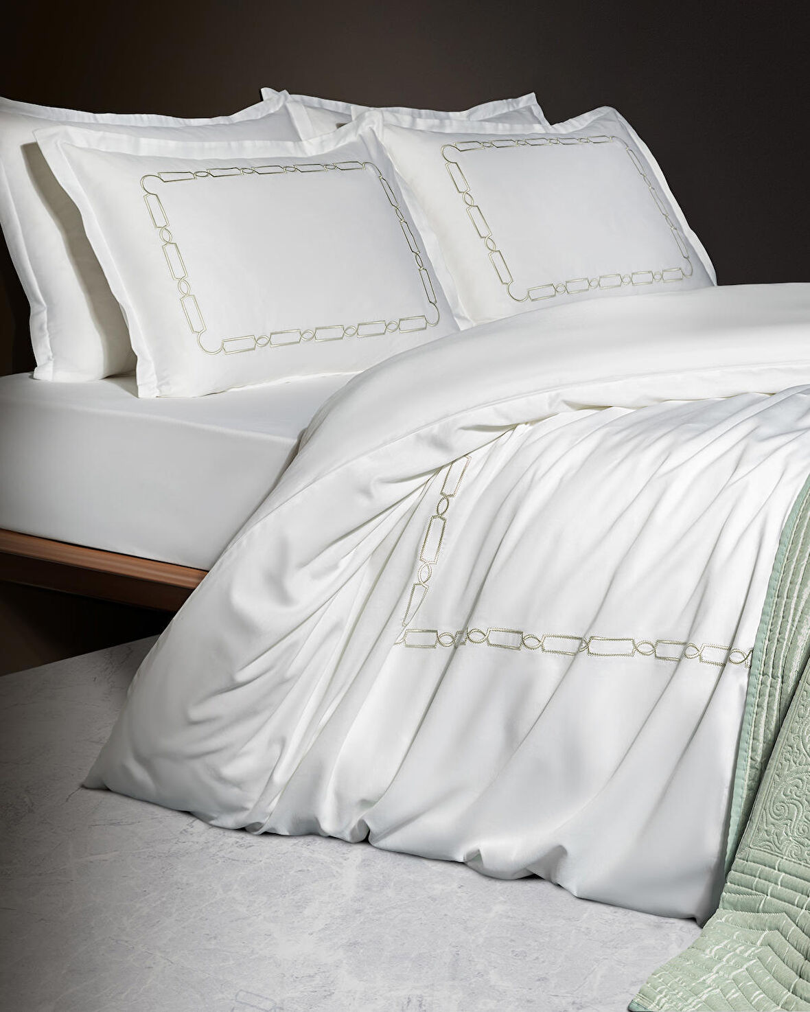 Madame Coco Lis King Size Nakışlı Nevresim Takımı - Saten - Yat Koleksiyon