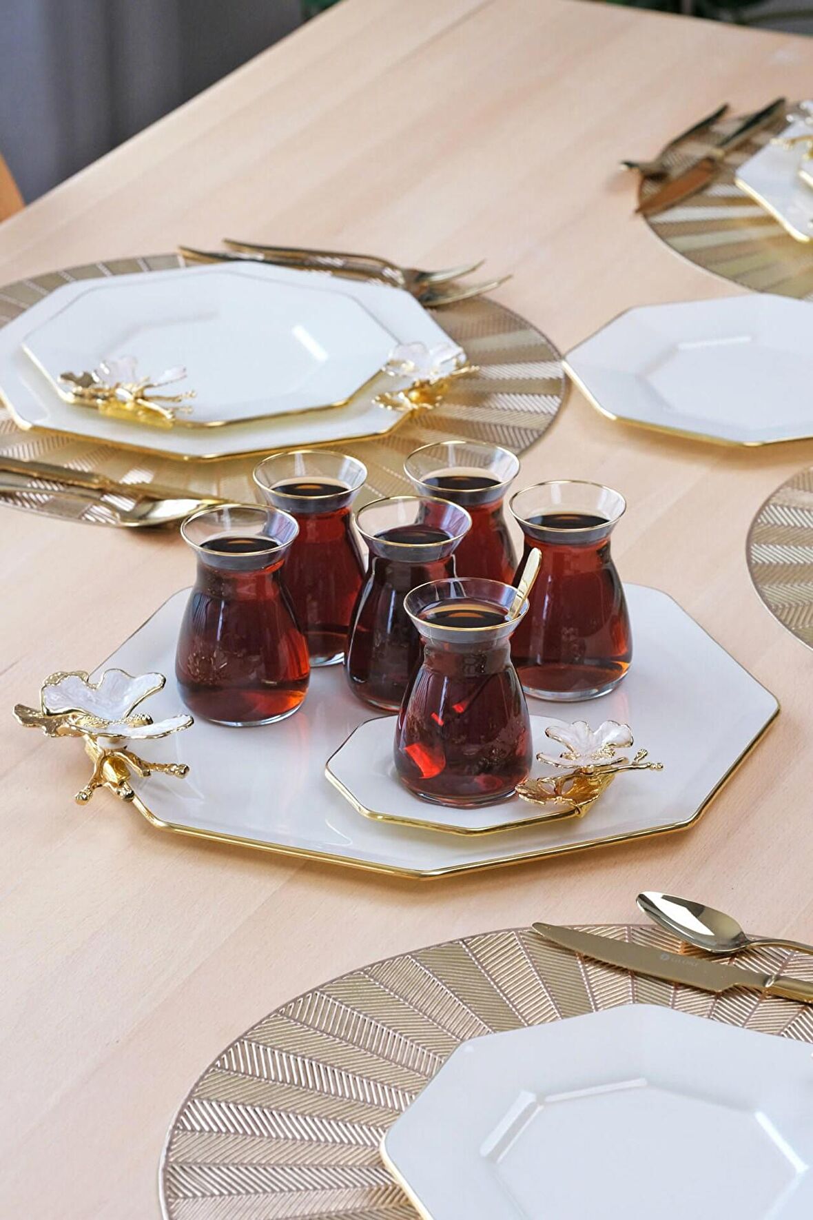 Glore Dolmabahçe Sekizgen Krem Altın Yaldızlı Cam Tepsi