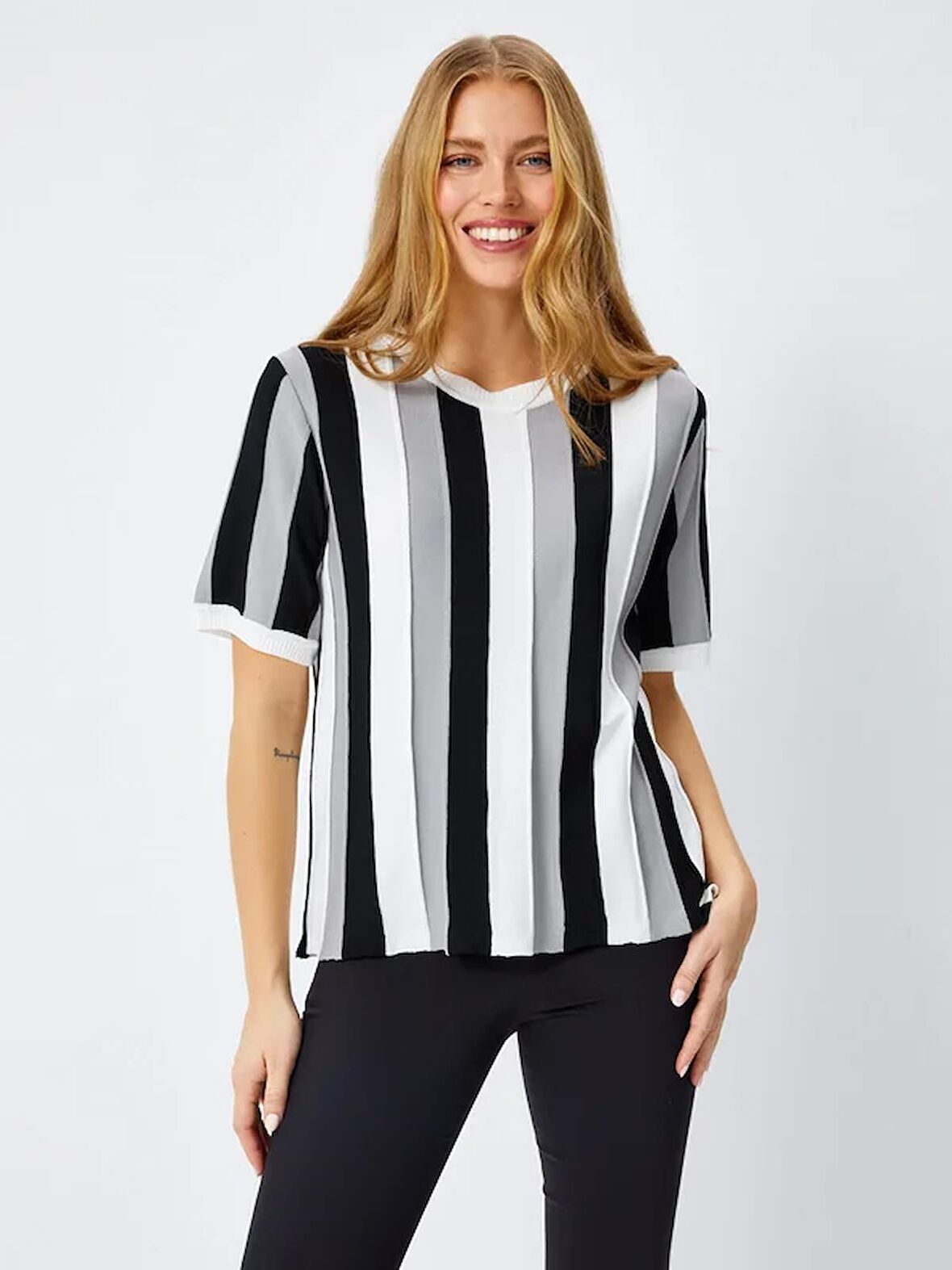 Renk Bloklu Kısa Kollu Yuvarlak Yaka Triko Bluz 68731