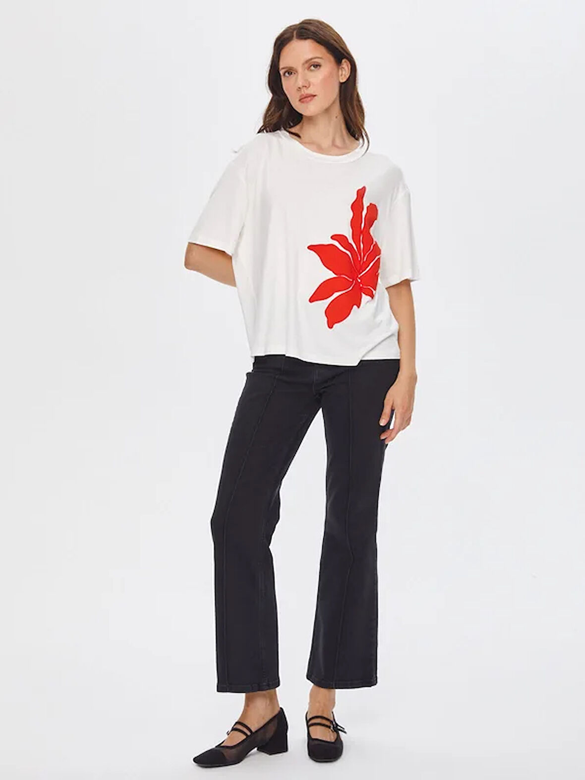 Çiçek Aplikeli Yuvarlak Yaka Kısa Kol T-Shirt 69541