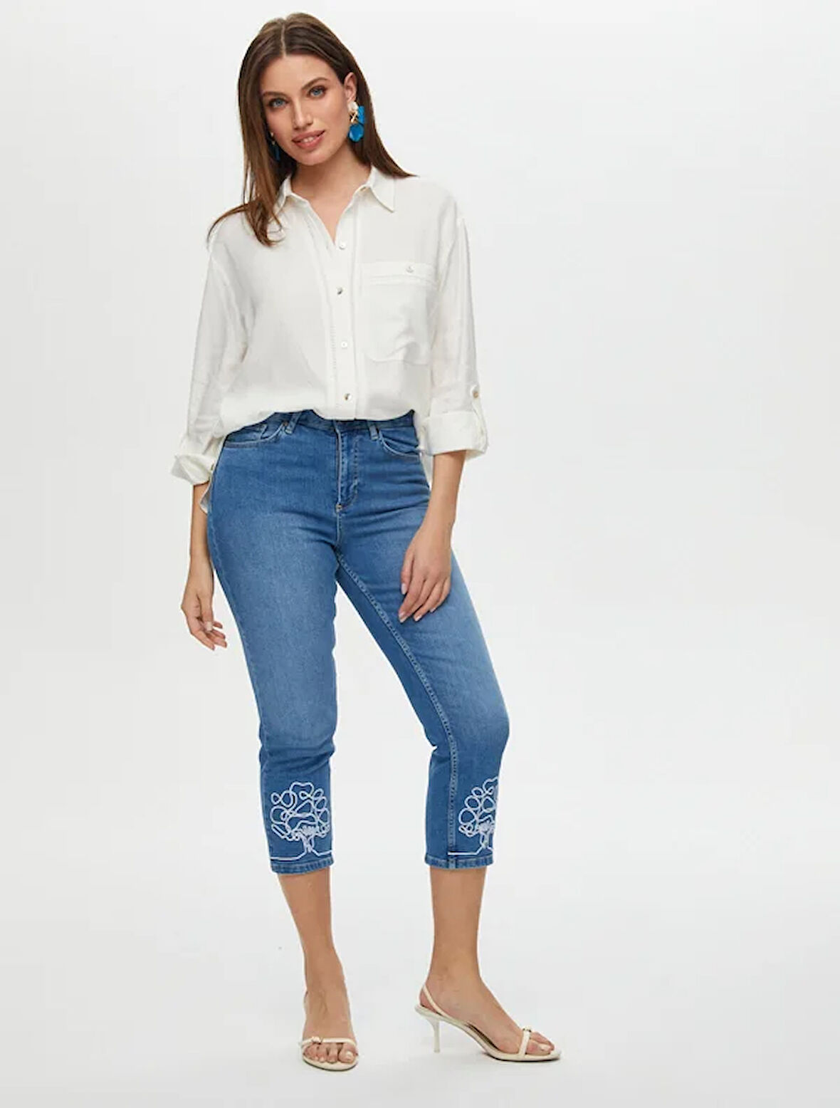 Paçası Ağaç Nakışlı Slim Fit Jean Caprı S25JCP001